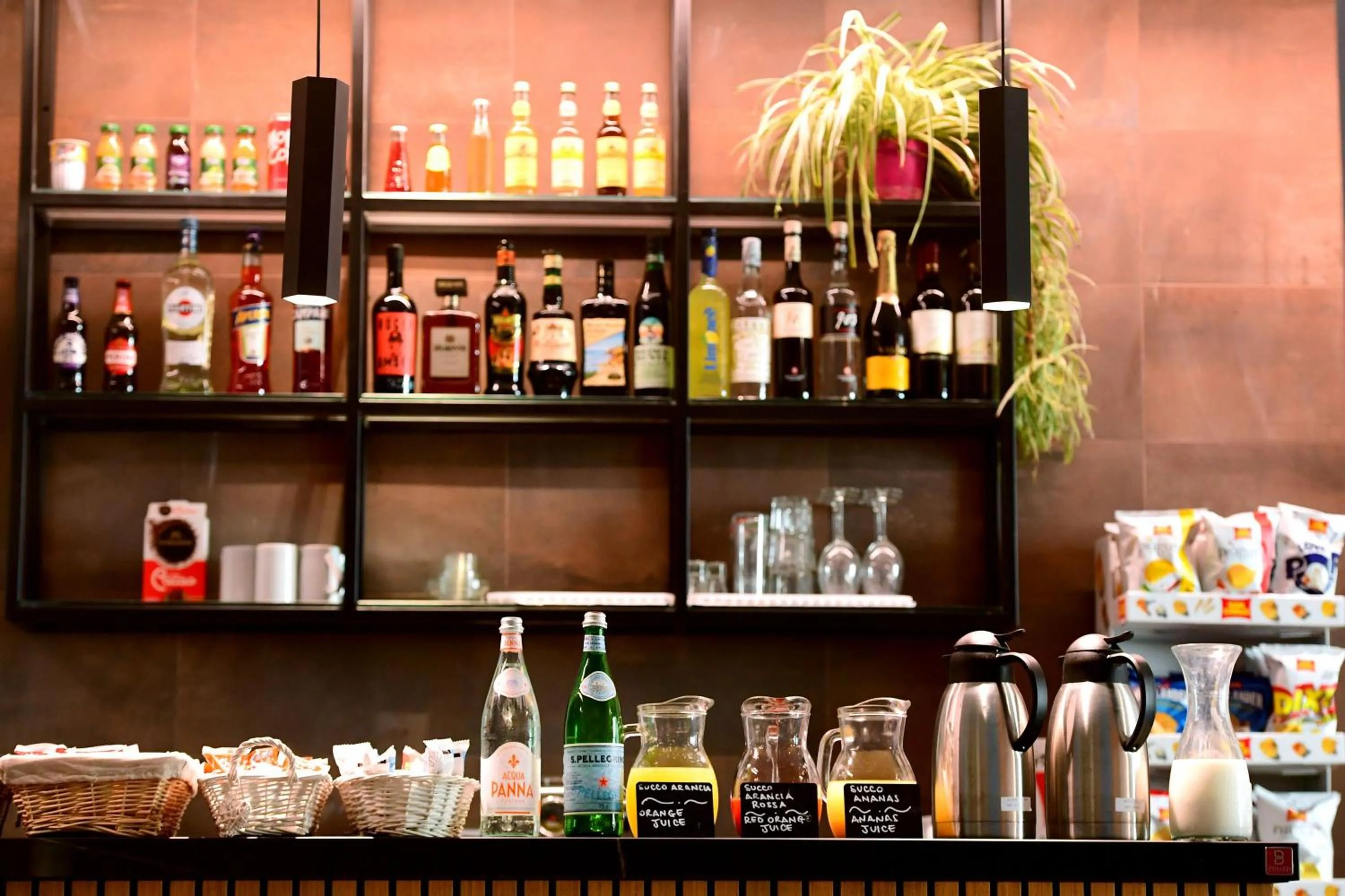 Food and drinks in Little Italy Hostel Ex Chiesa S Donato