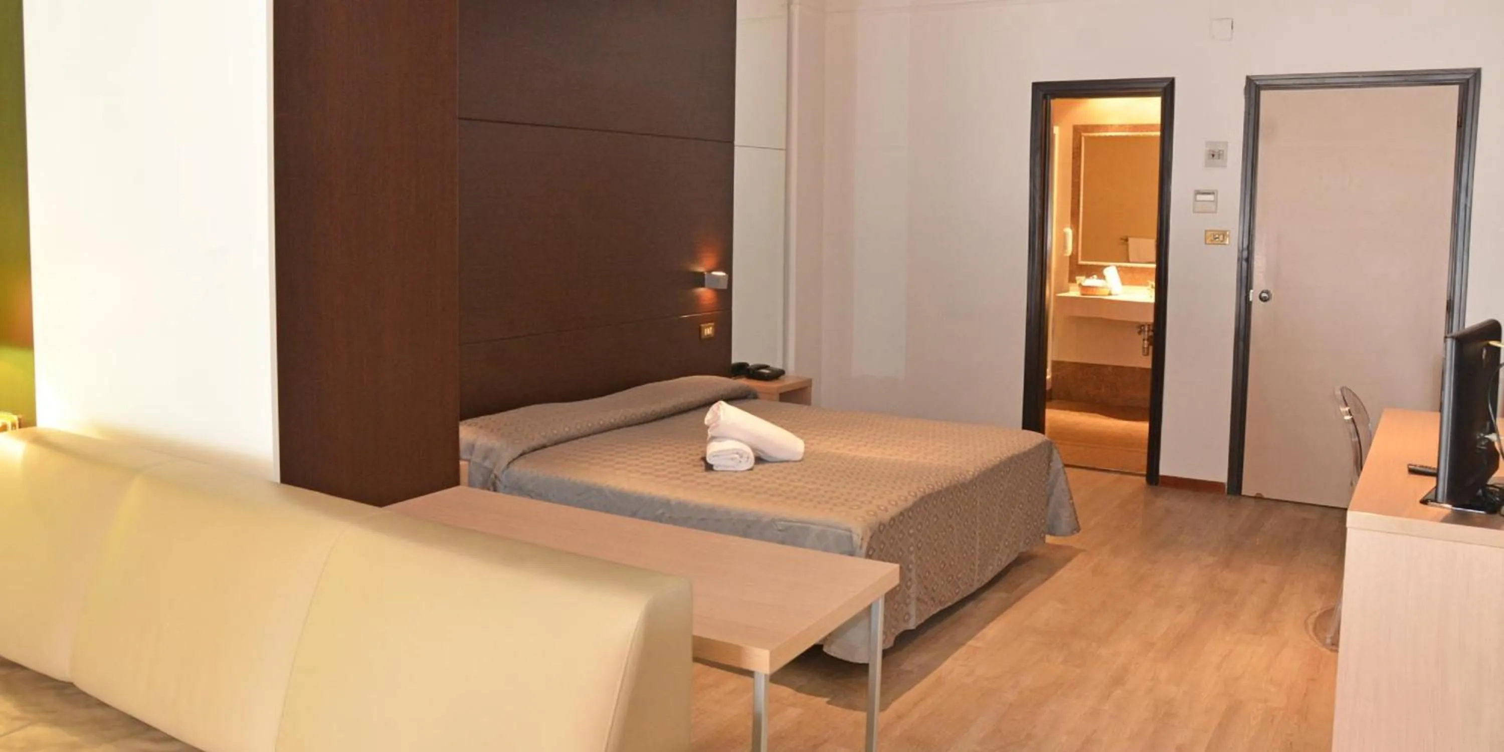 Photo of the whole room, Bed in Grand Eurhotel