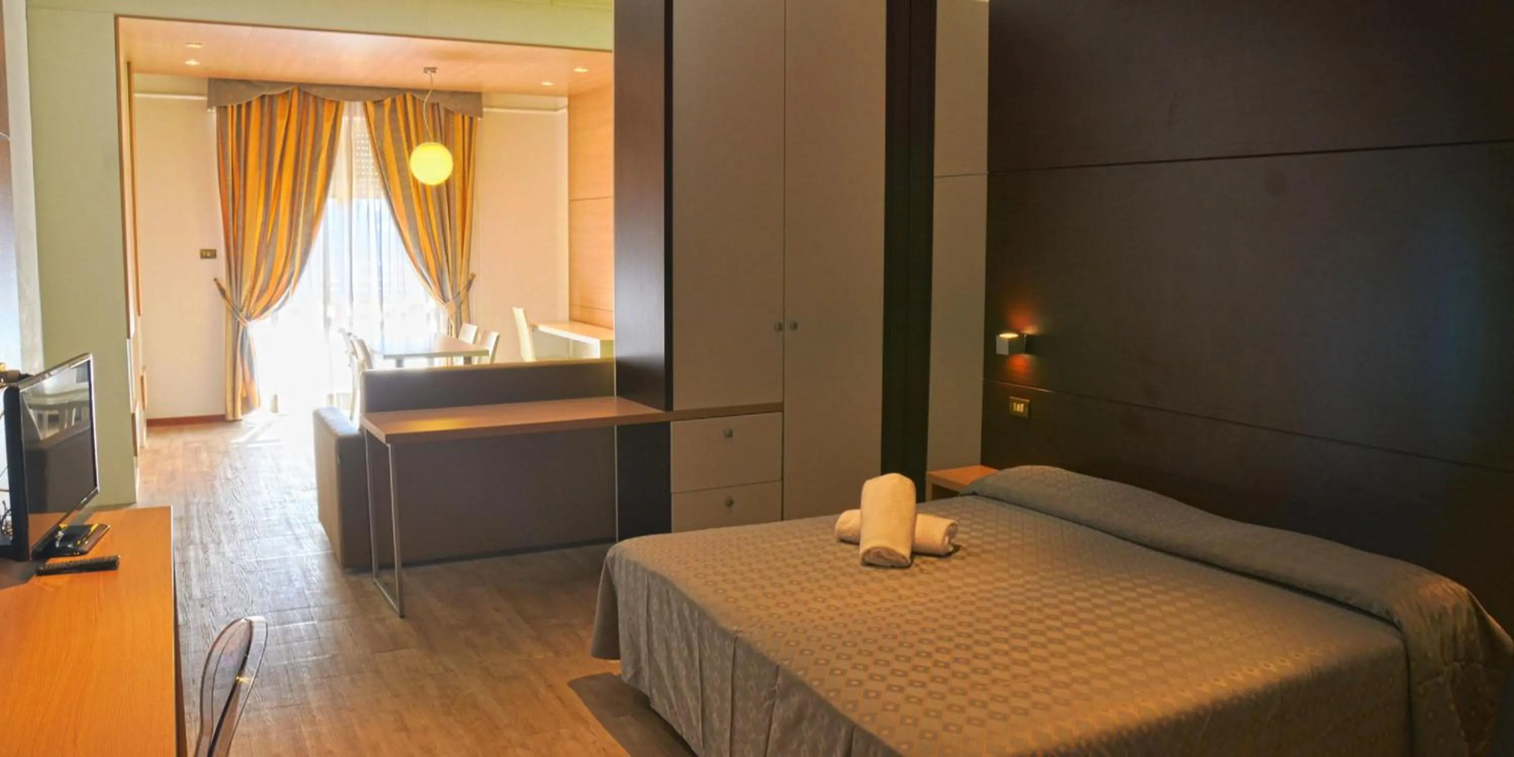 Day, Bed in Grand Eurhotel