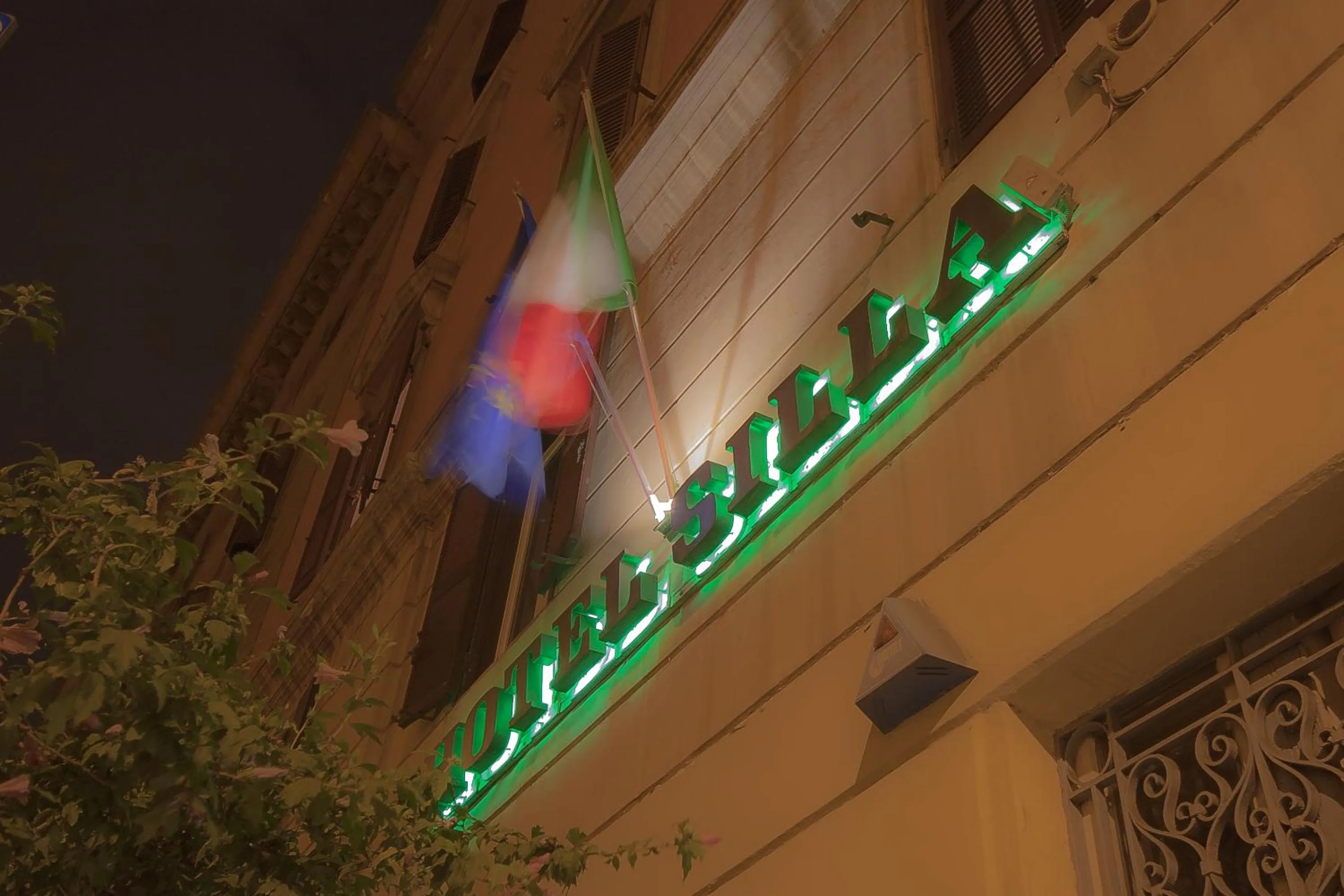 Facade/entrance in Hotel Silla