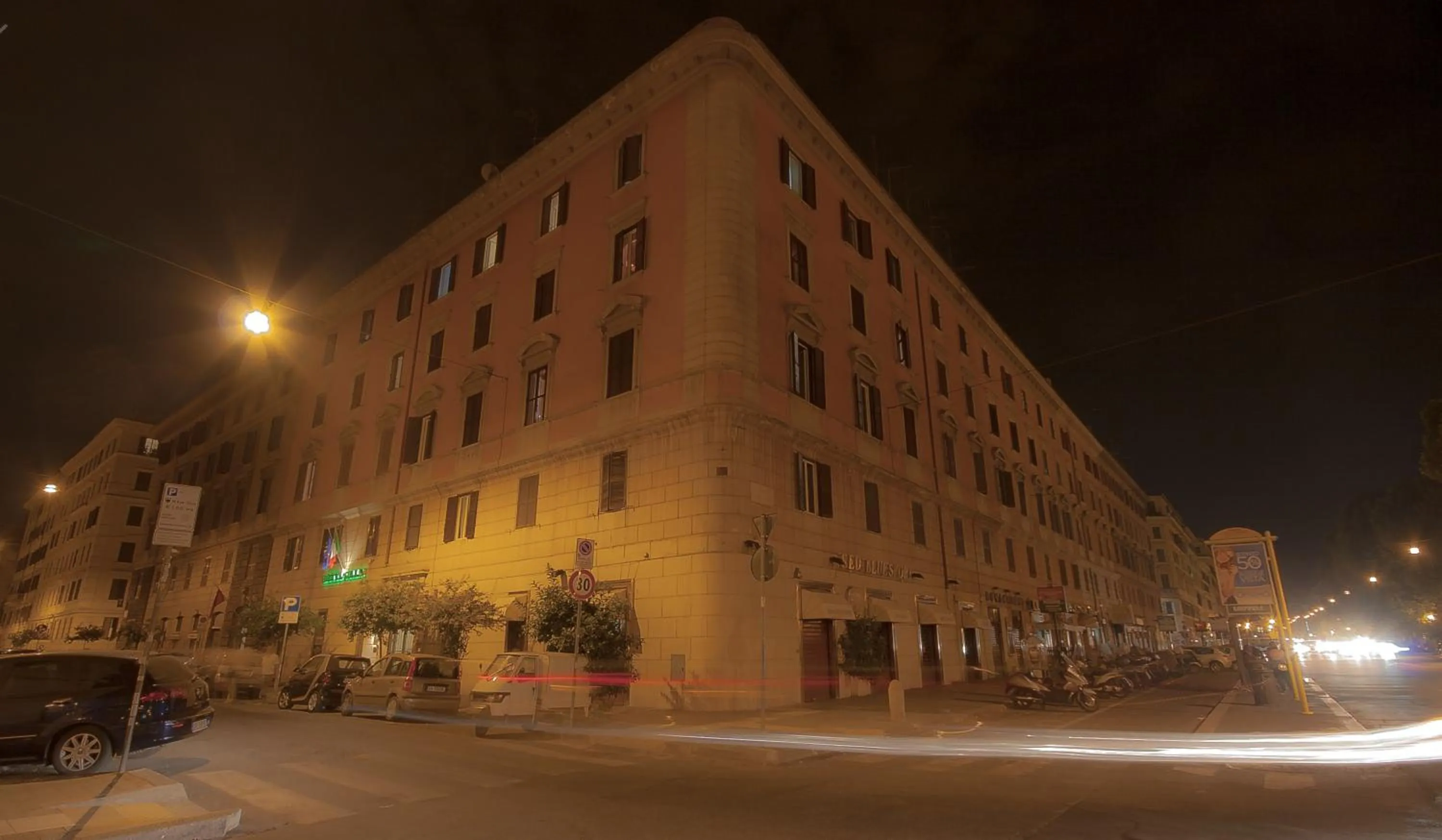 Facade/entrance in Hotel Silla
