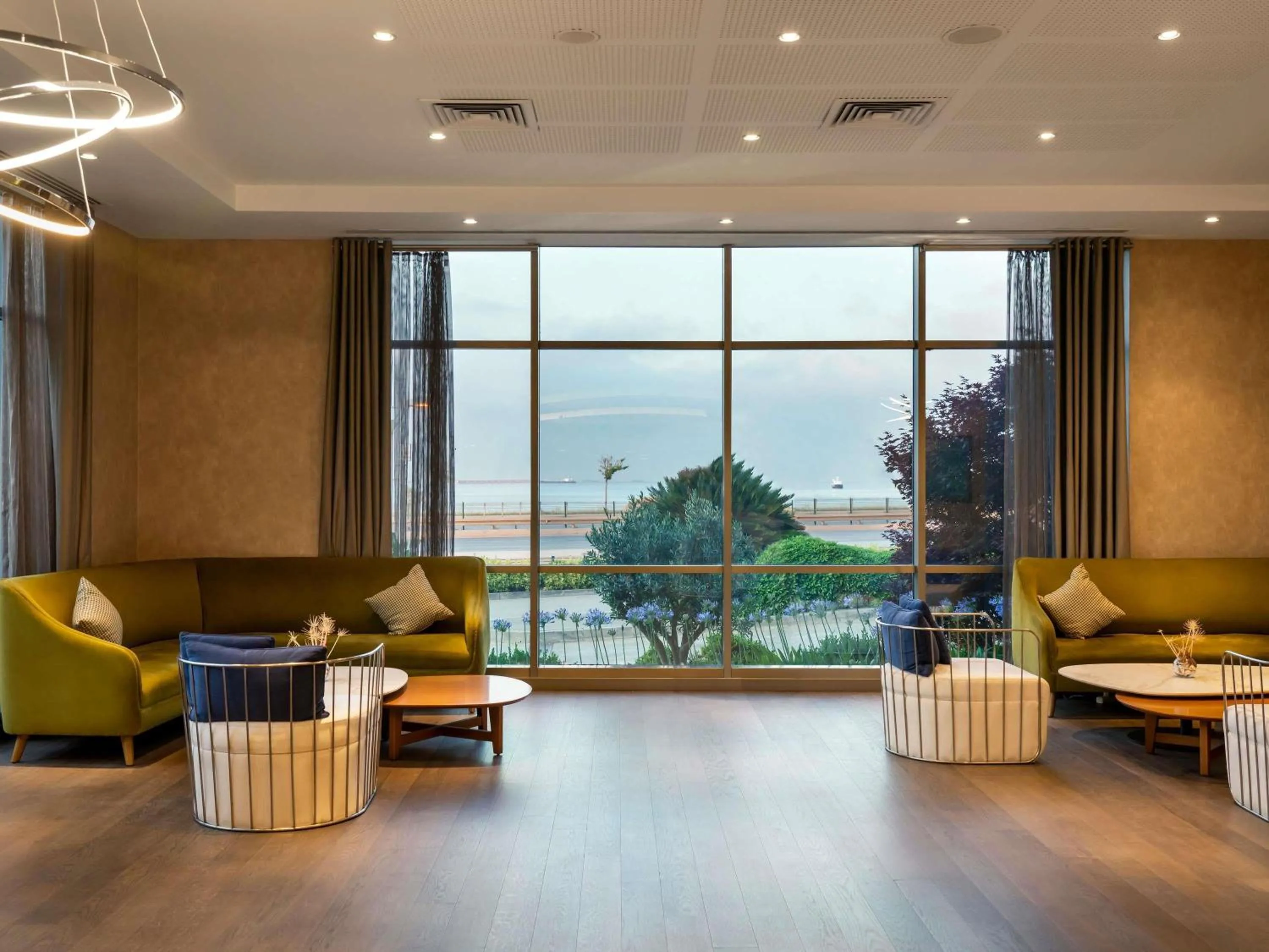 Lounge or bar in Novotel Istanbul Zeytinburnu