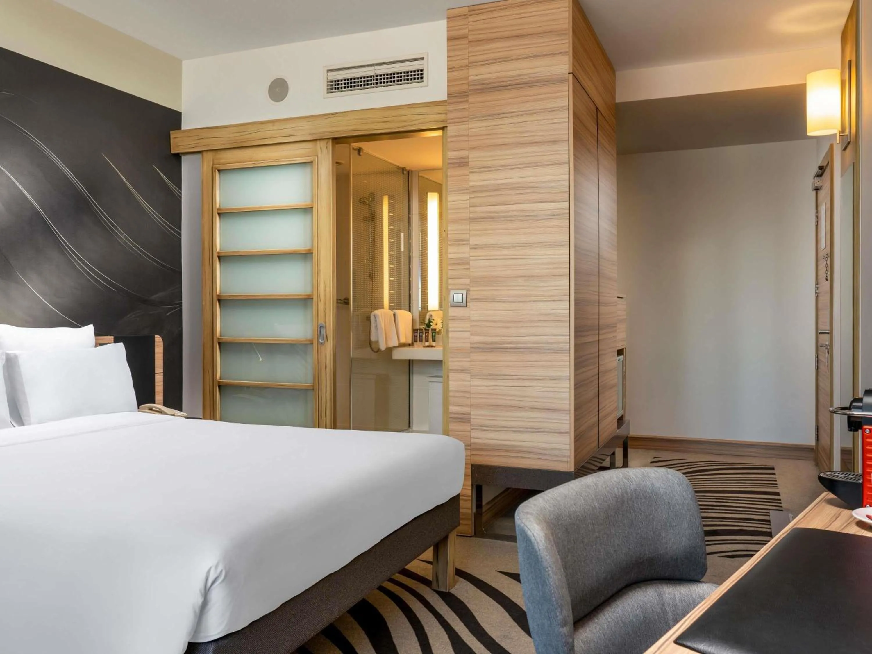 Bedroom, Bed in Novotel Istanbul Zeytinburnu