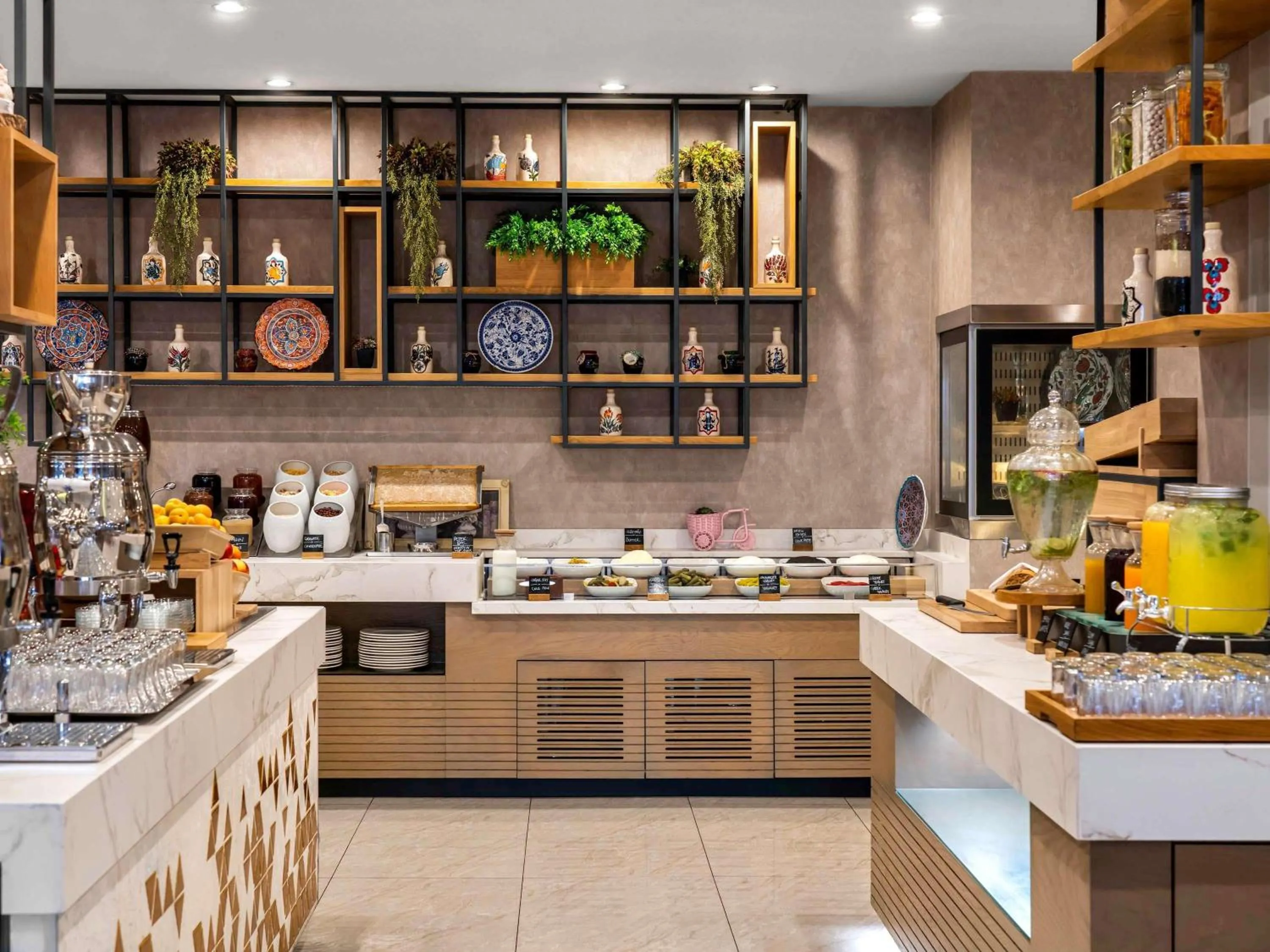 Restaurant/places to eat in Novotel Istanbul Zeytinburnu