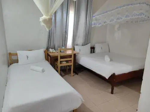 Budget Twin Room in Garden Courts Hotel Masaka Budget Twin Room in Garden Courts Hotel Masaka