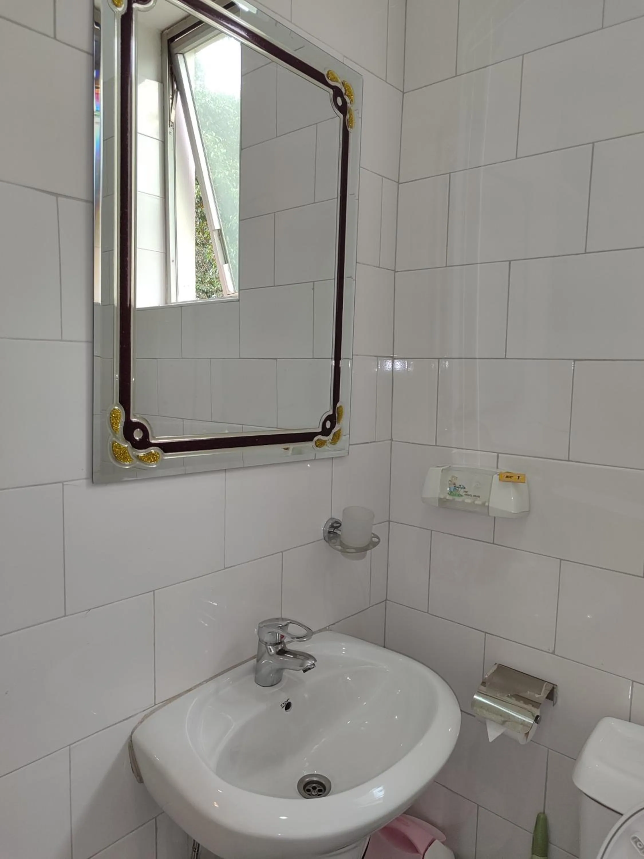 Budget Twin Room in Garden Courts Hotel Masaka