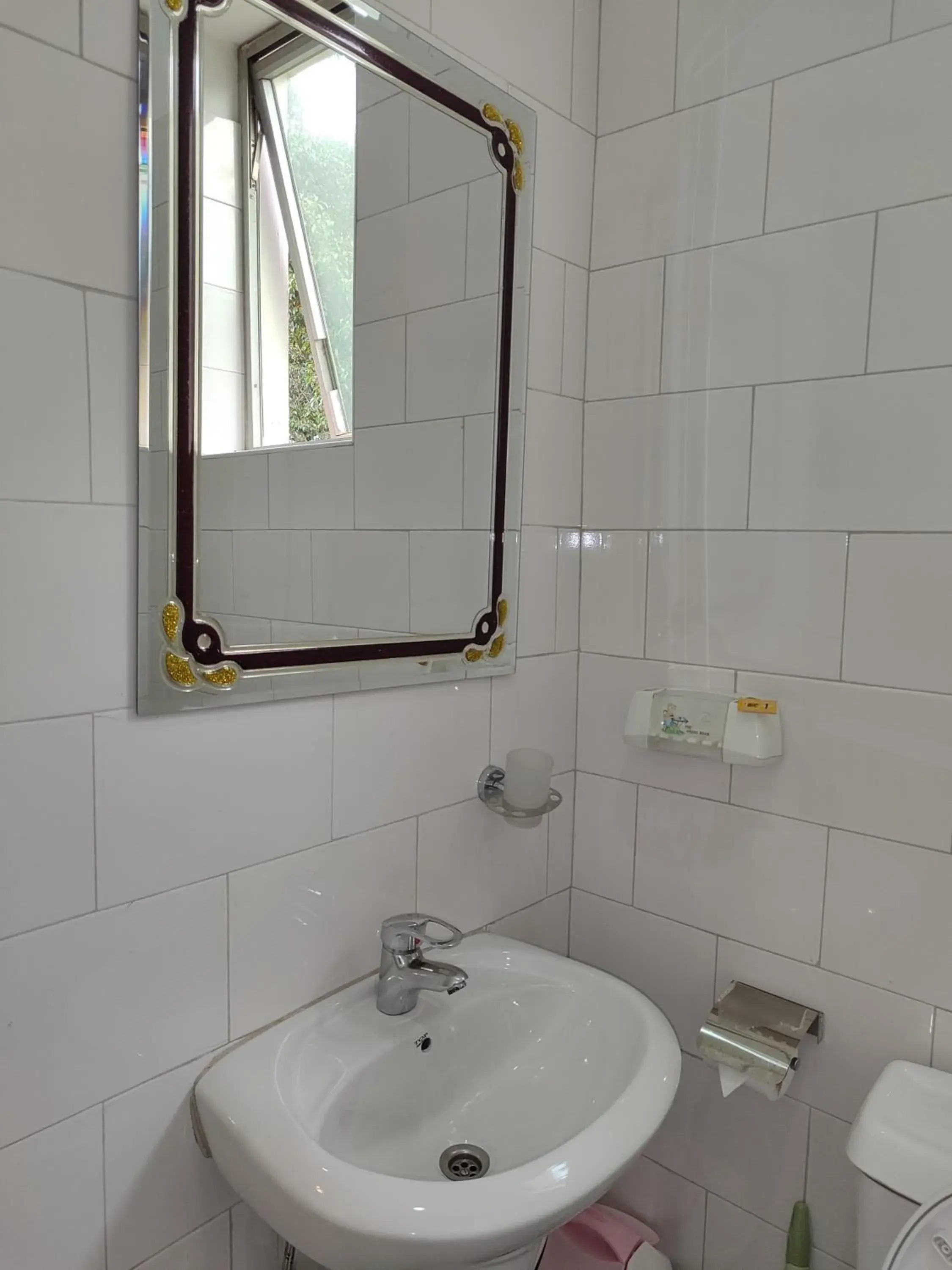 Budget Twin Room in Garden Courts Hotel Masaka Budget Twin Room in Garden Courts Hotel Masaka