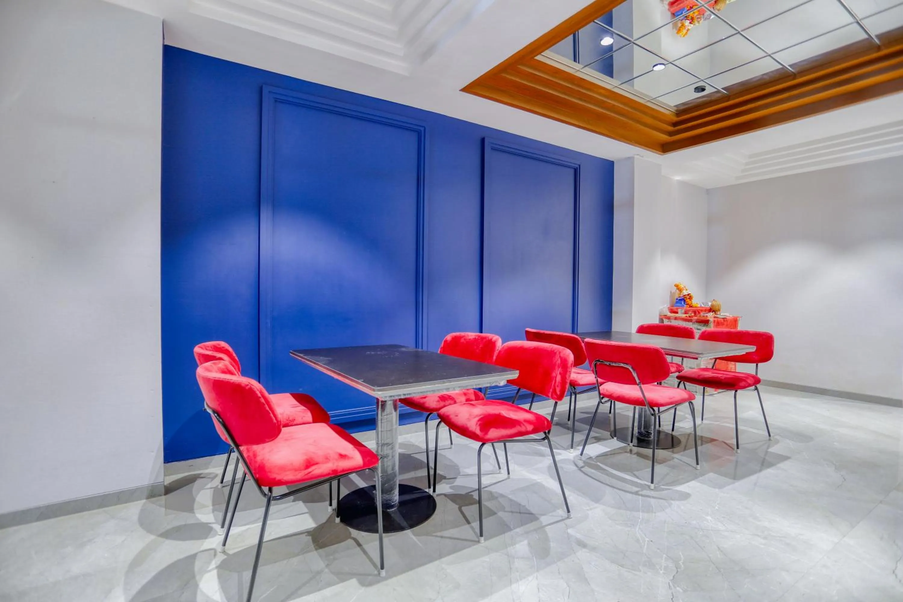 Restaurant/places to eat in Hotel Pavilion