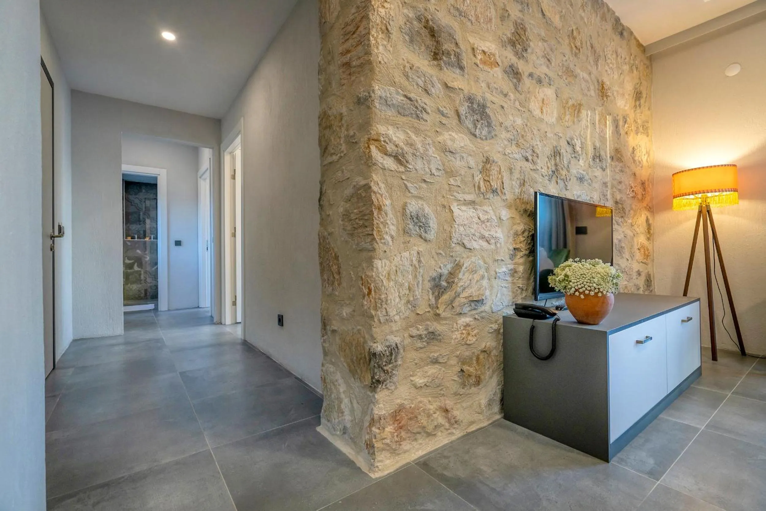 TV and multimedia in DADYA BORA HOTEL