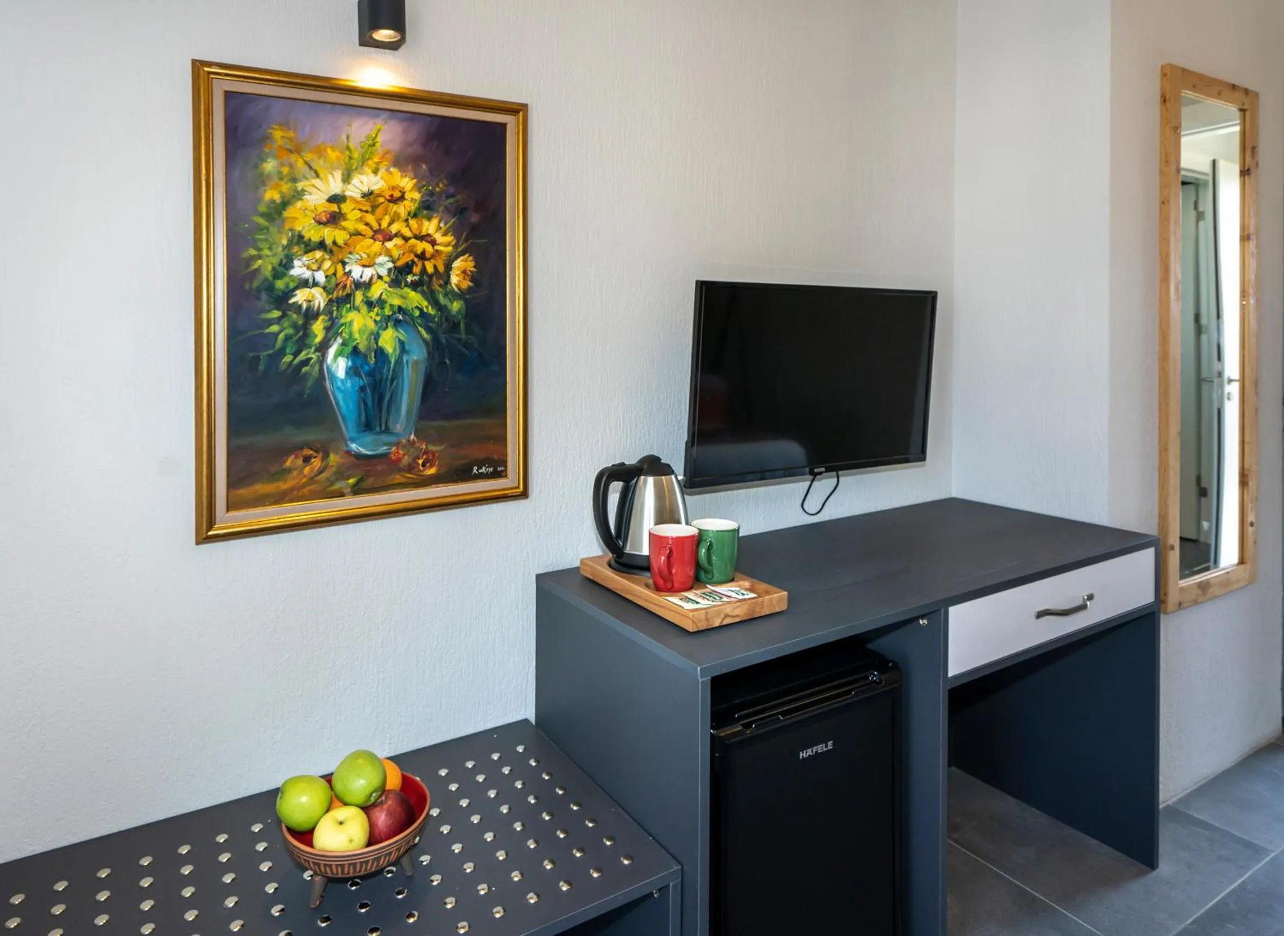 minibar in DADYA BORA HOTEL