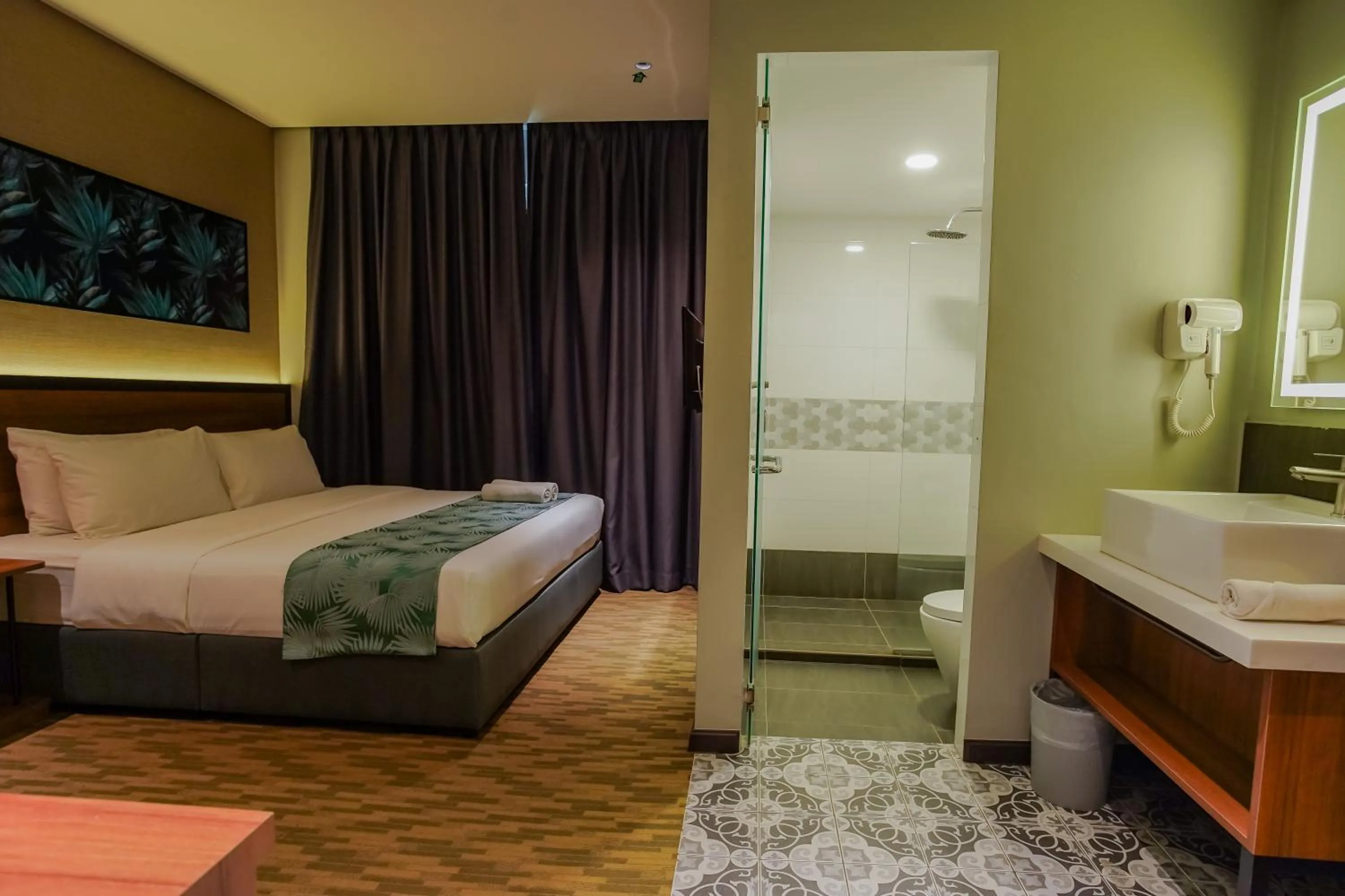 Shower, Bed in NB HOTEL