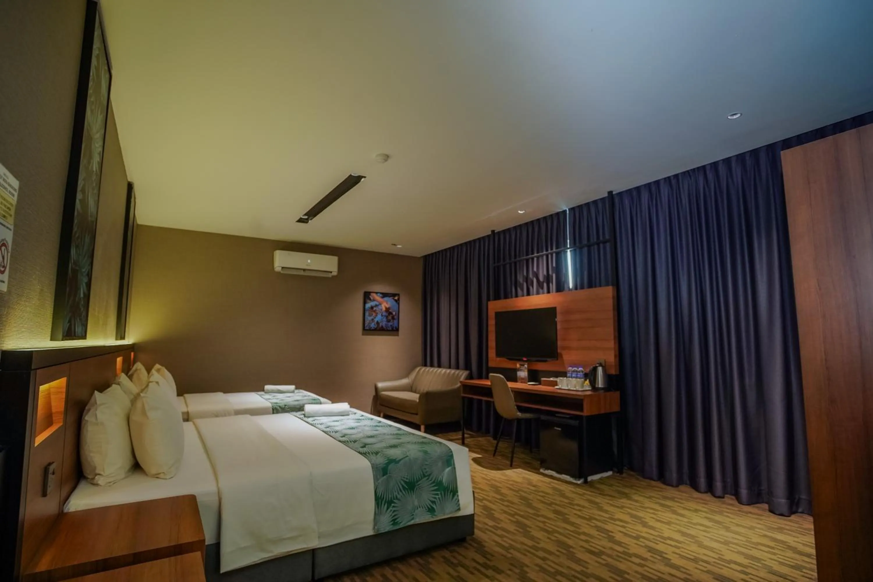 Communal lounge/ TV room, Bed in NB HOTEL