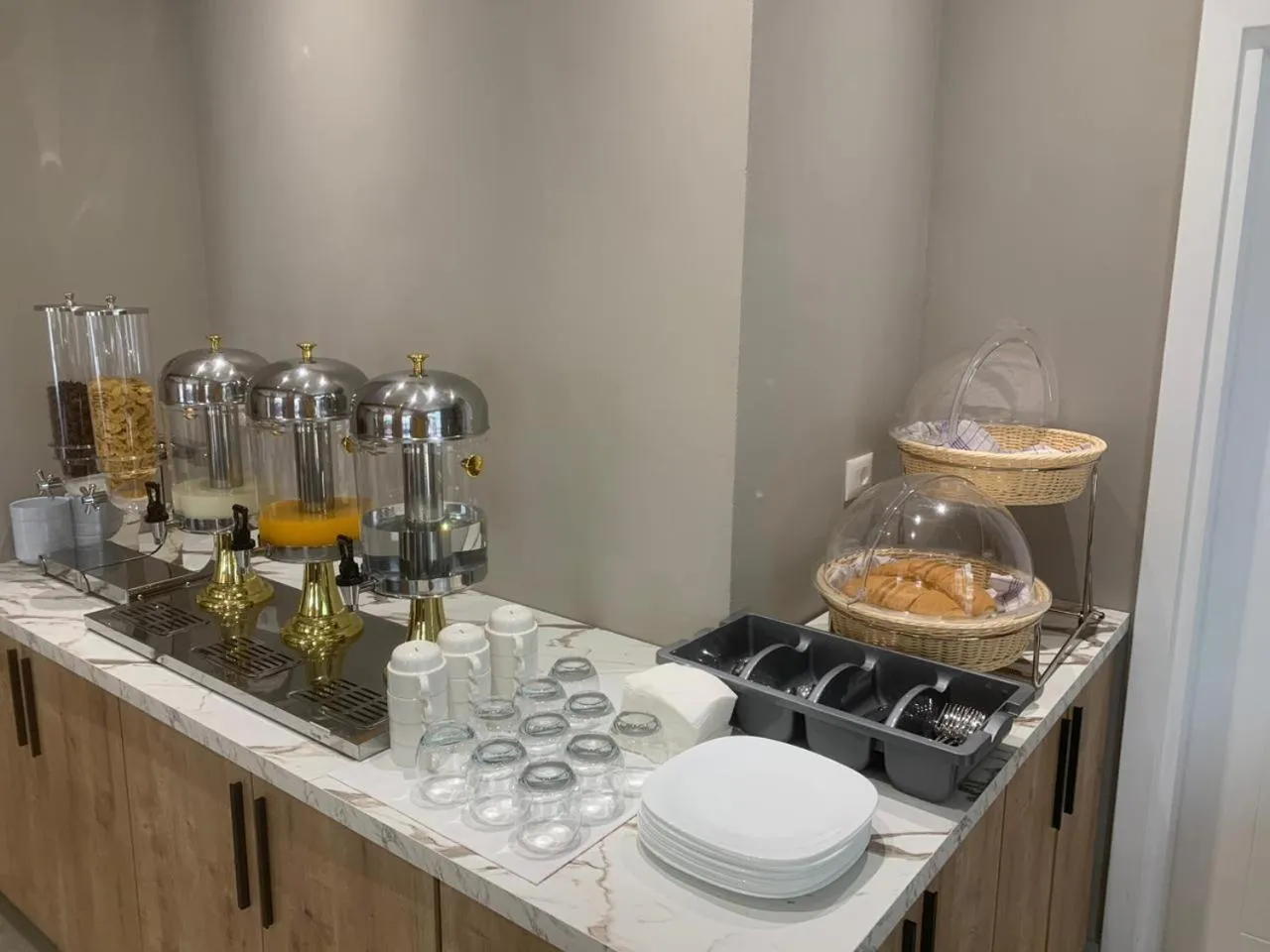 Food and drinks in MondurO Hotel