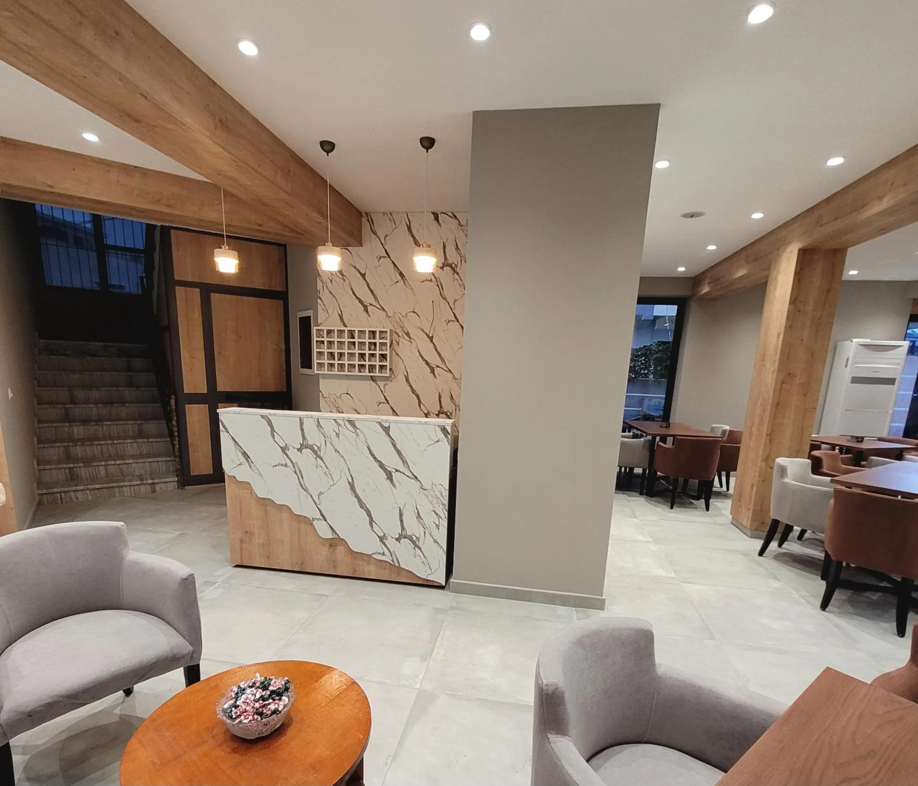 Seating area in MondurO Hotel