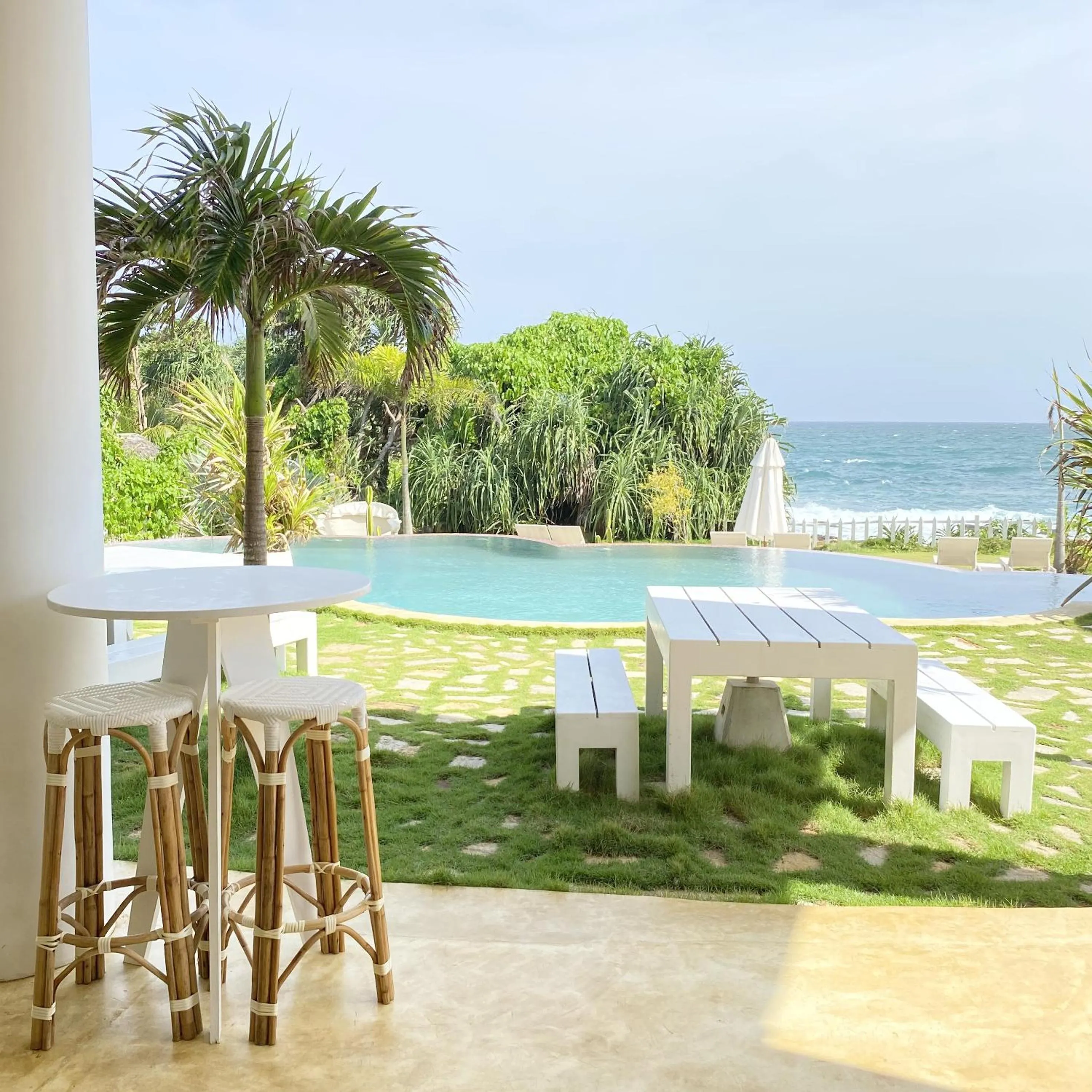 Restaurant/places to eat in Belika Beach