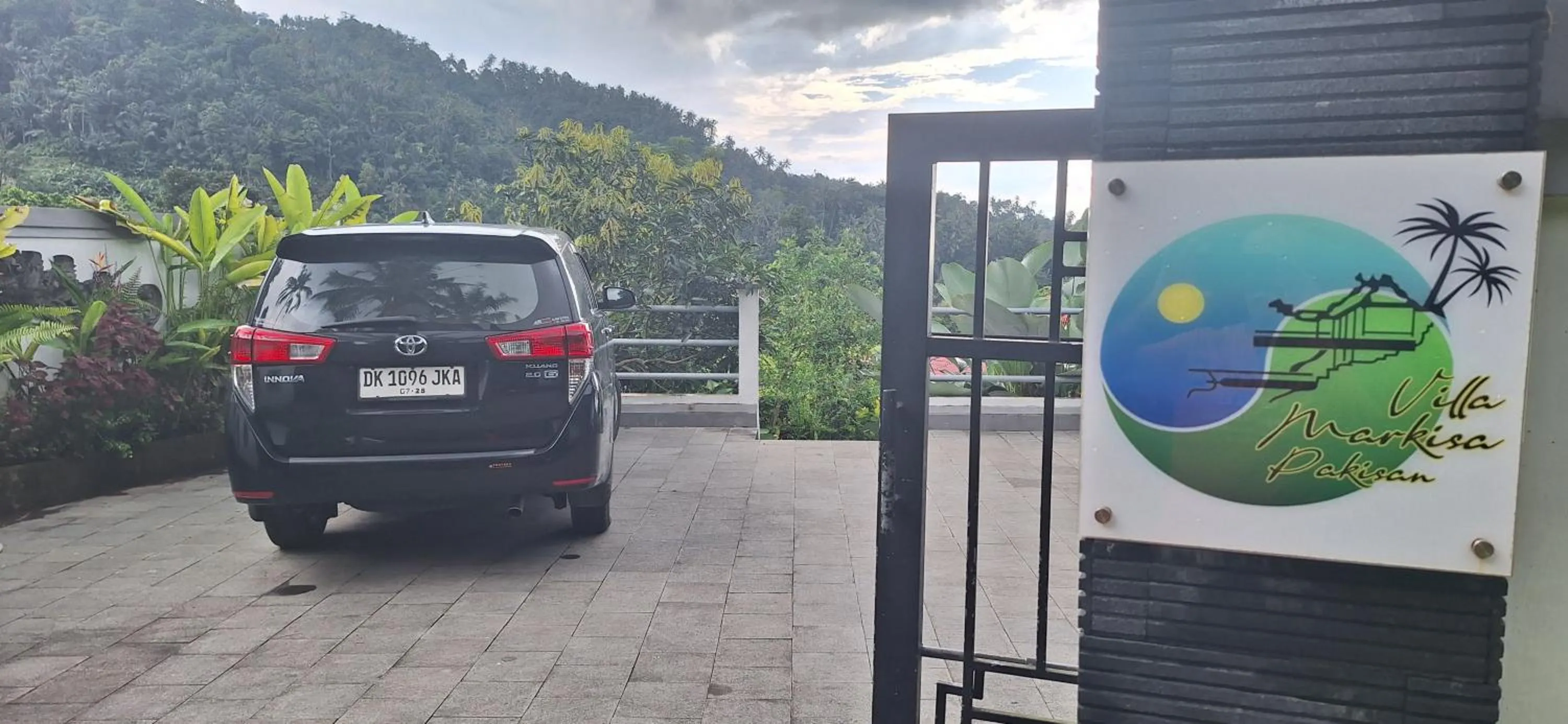 Parking in Villa Markisa Pakisan