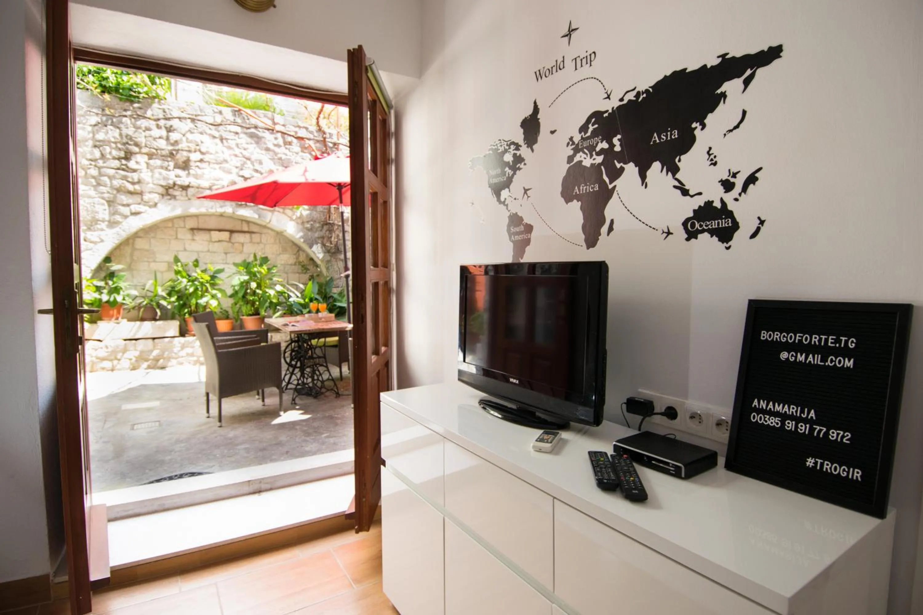 Communal lounge/ TV room in Studio Terrace Borgoforte