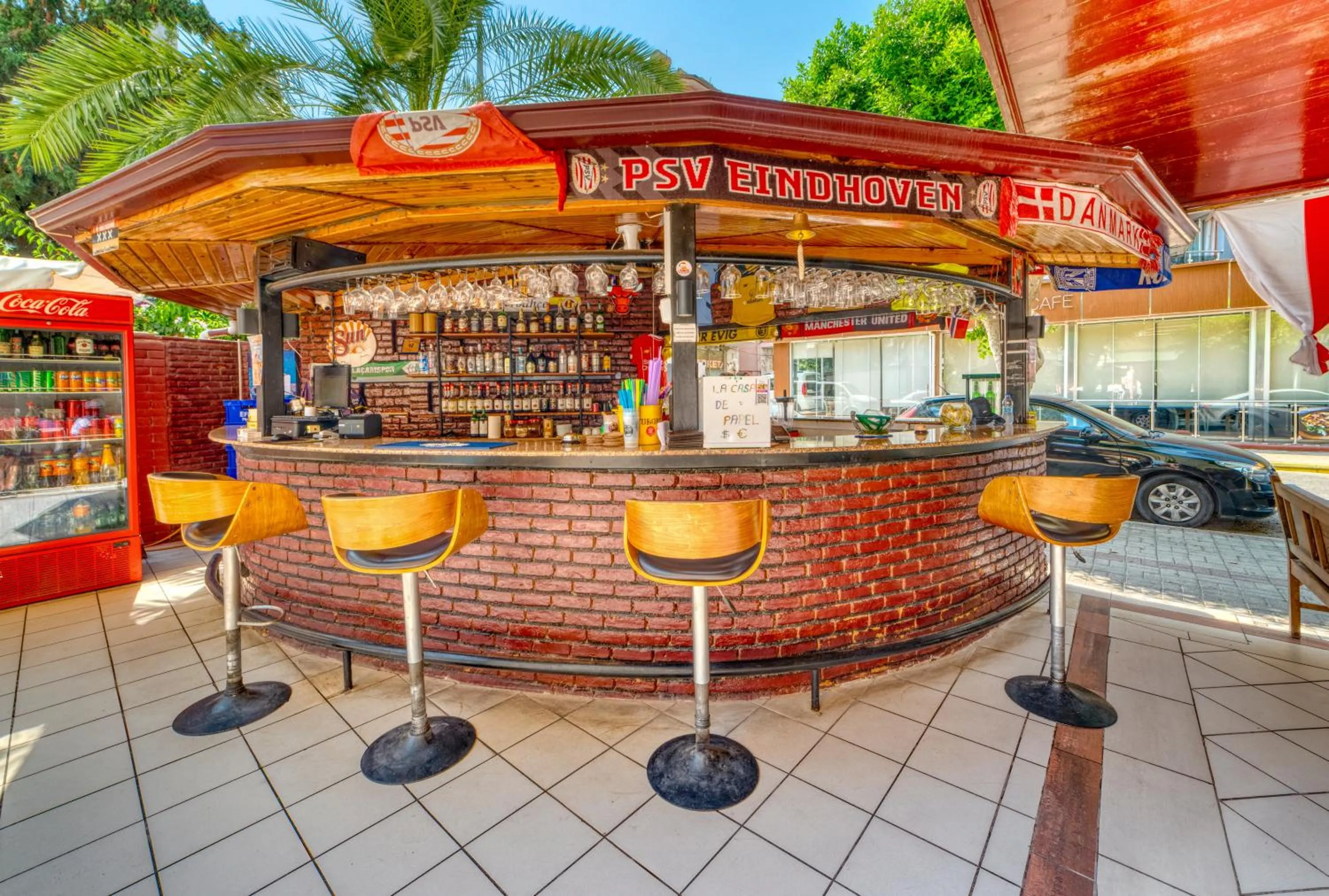 Restaurant/places to eat in Cleopatra Ada Apart