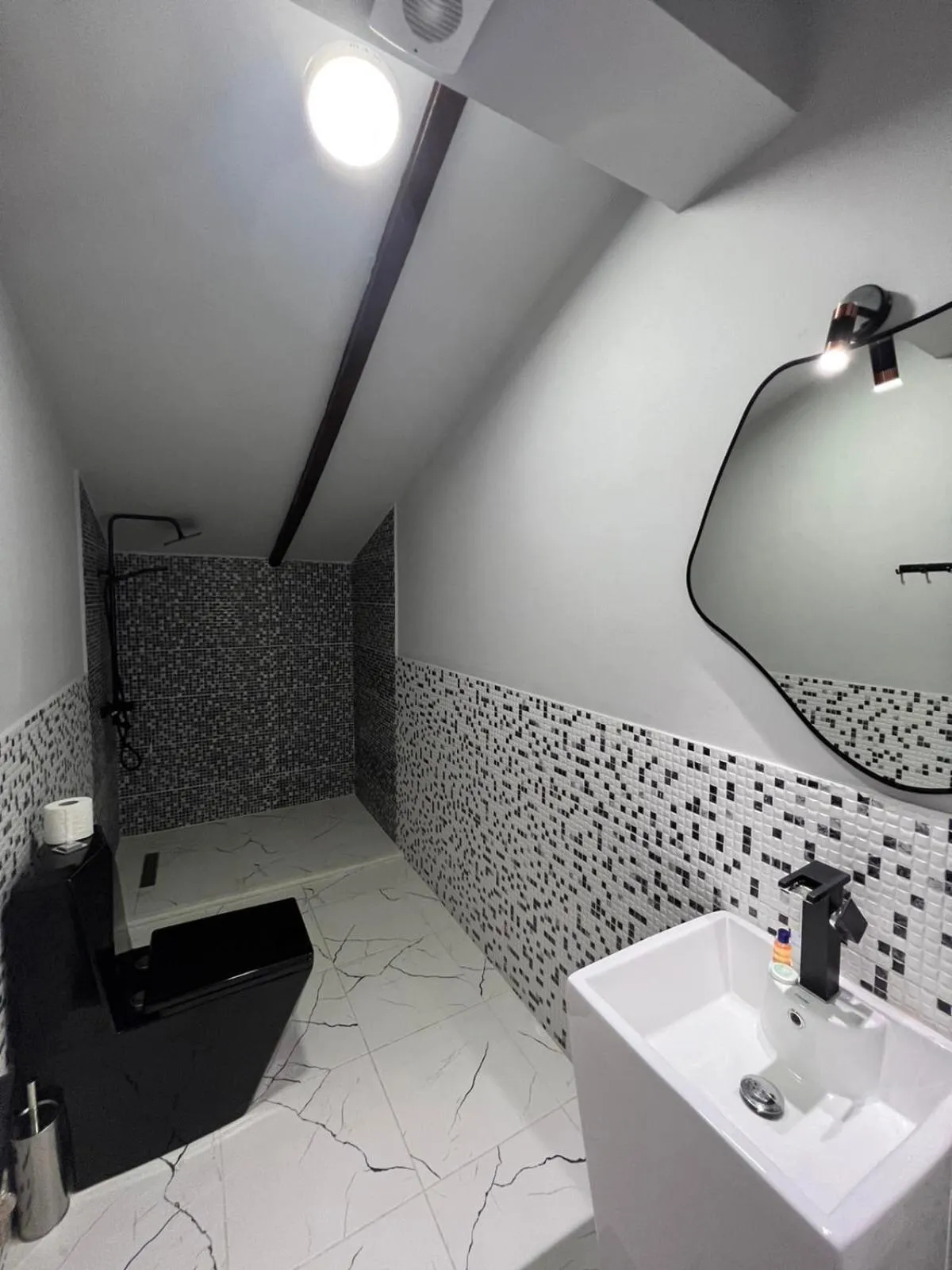 Shower in Natali Boutique Hotel