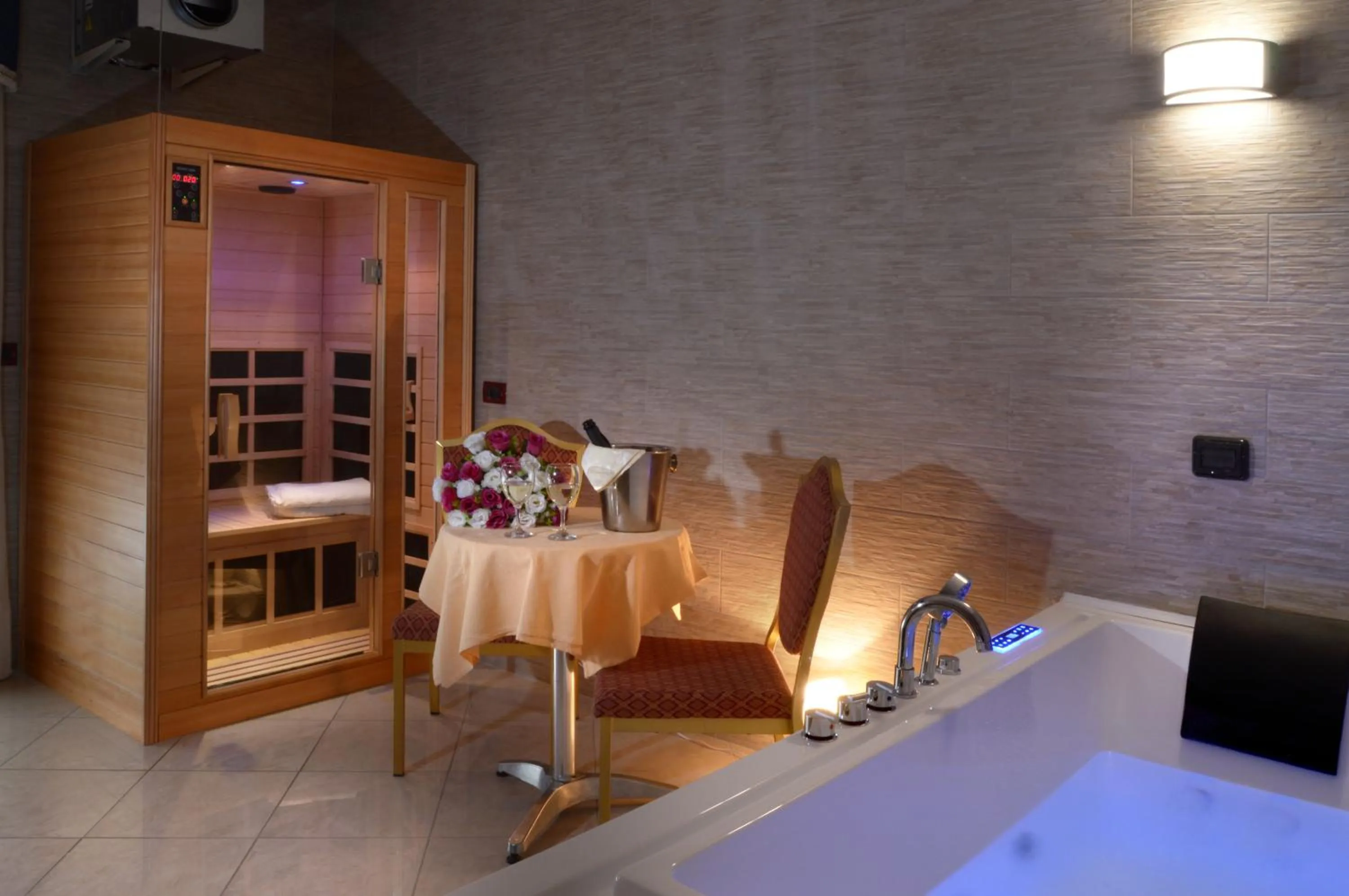 Sauna, Bed in Royal Hotel Montevergine