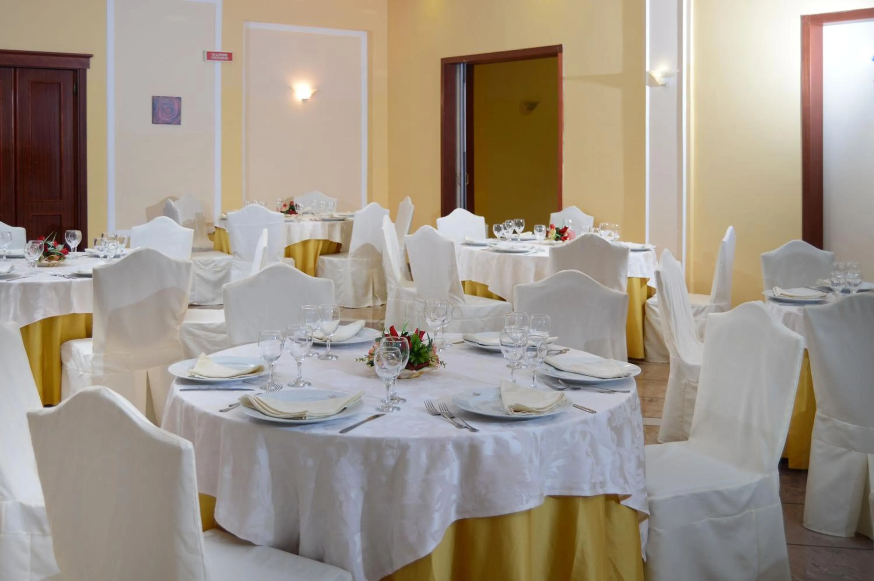 Restaurant/places to eat in Royal Hotel Montevergine