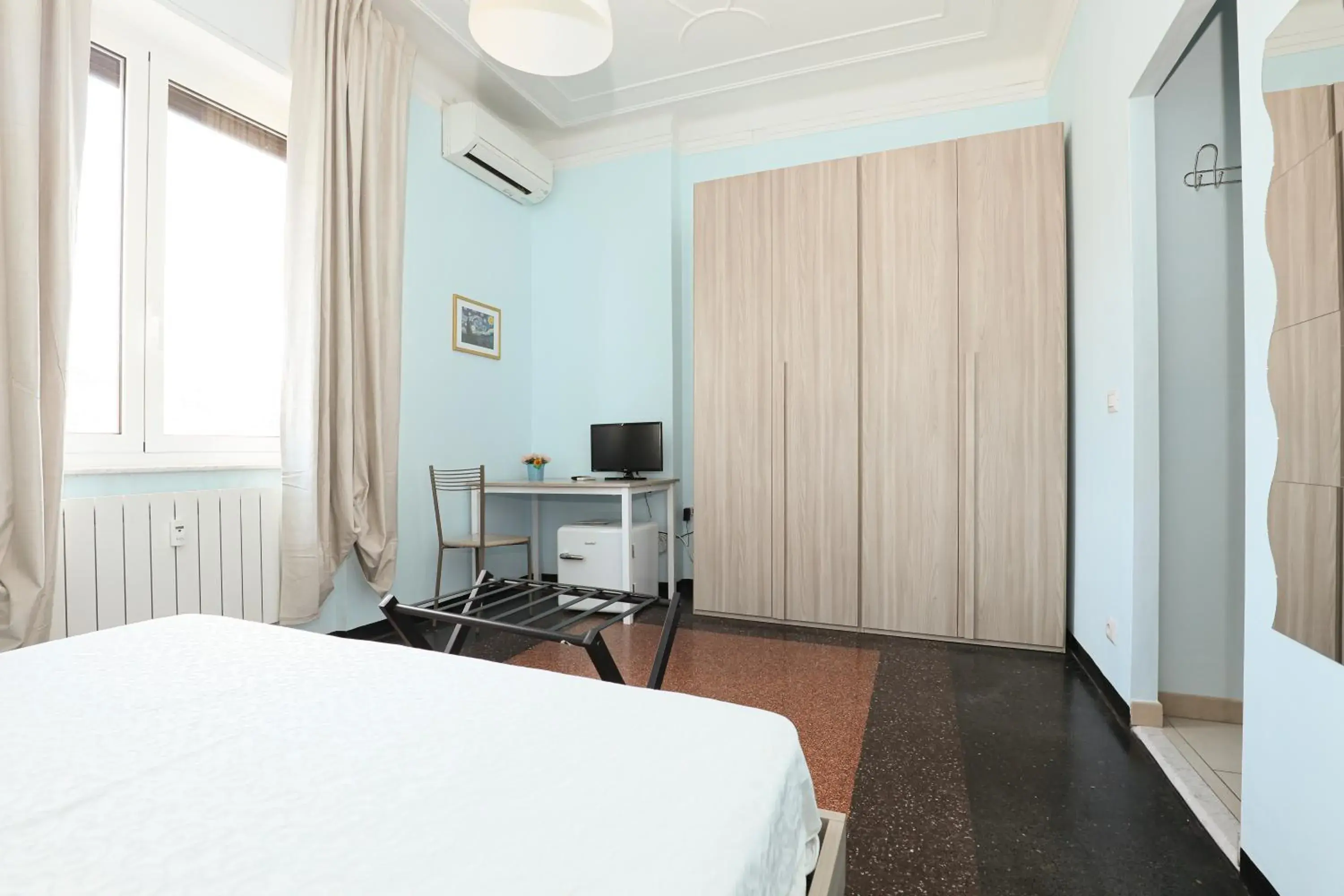 Large Double Room in Affittacamere "SAN MARTINO ROOMS" Large Double Room in Affittacamere "SAN MARTINO ROOMS"