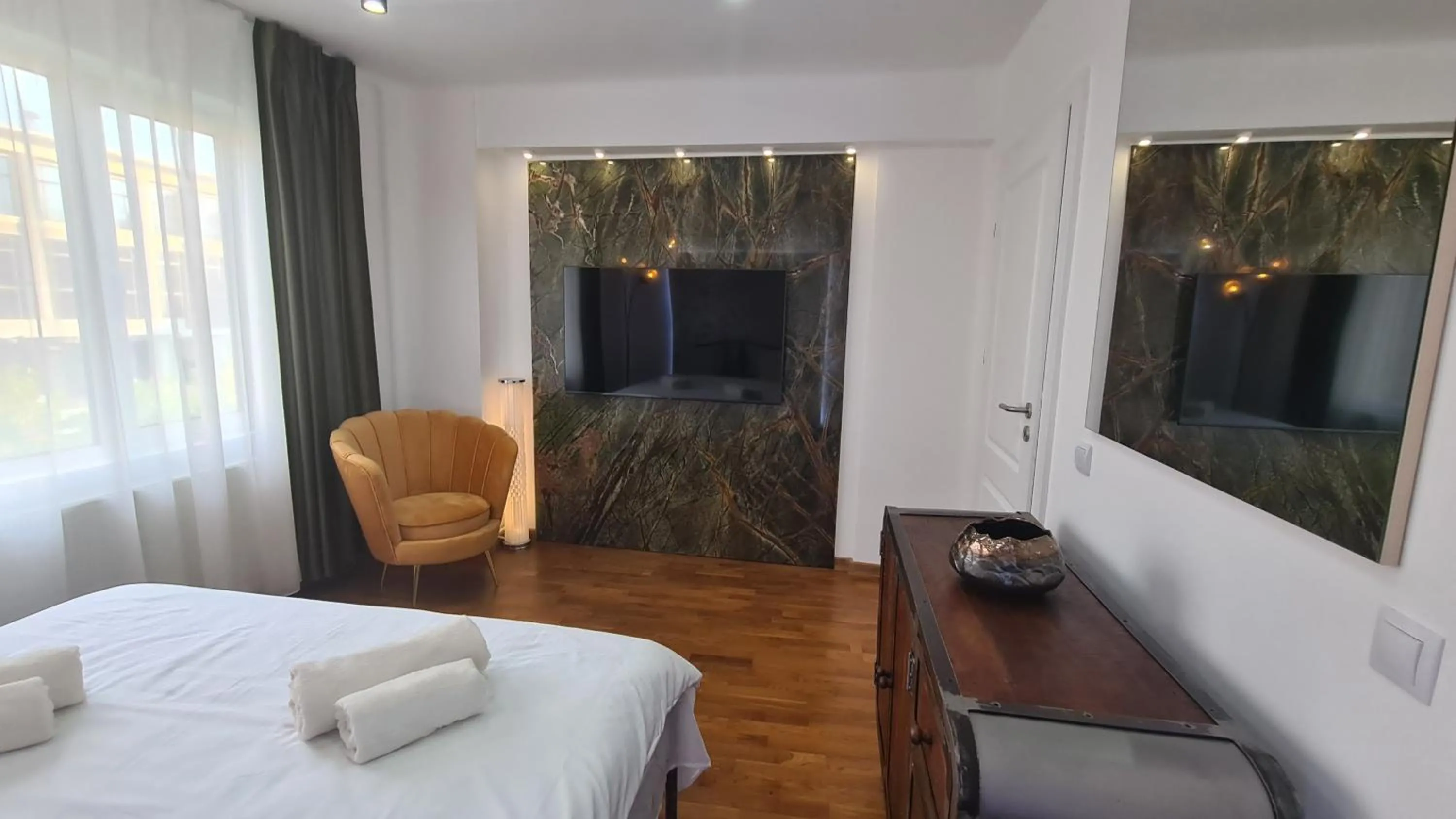 Two-Bedroom Apartment - single occupancy in Main square 5 star luxury apartment with view