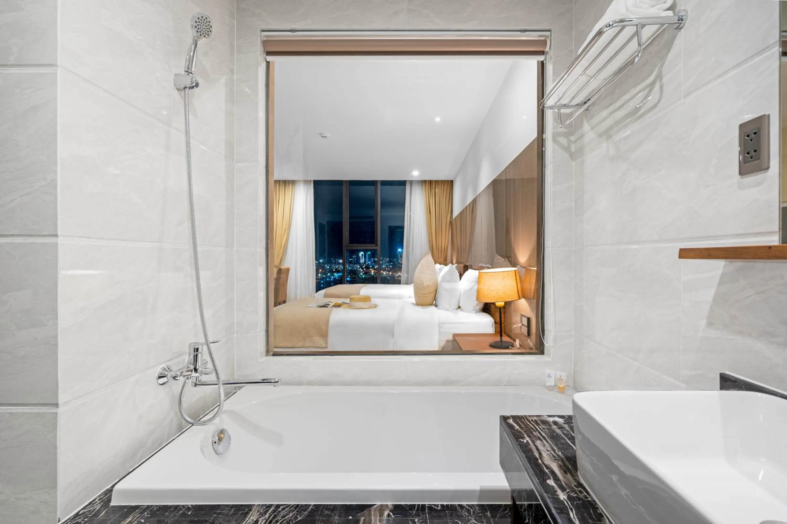 Shower, Bed in Alan Sea Hotel Danang