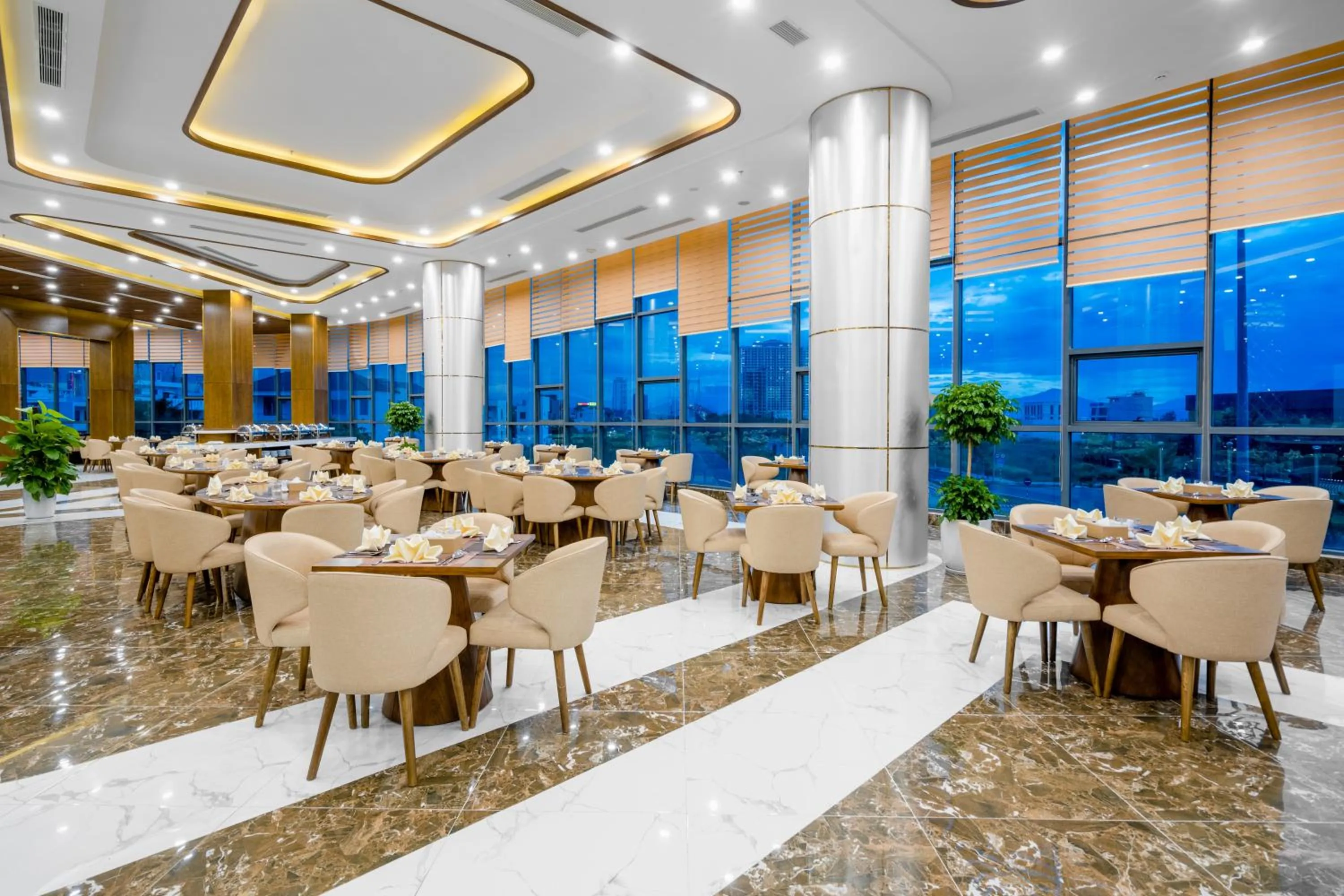 Restaurant/places to eat in Alan Sea Hotel Danang