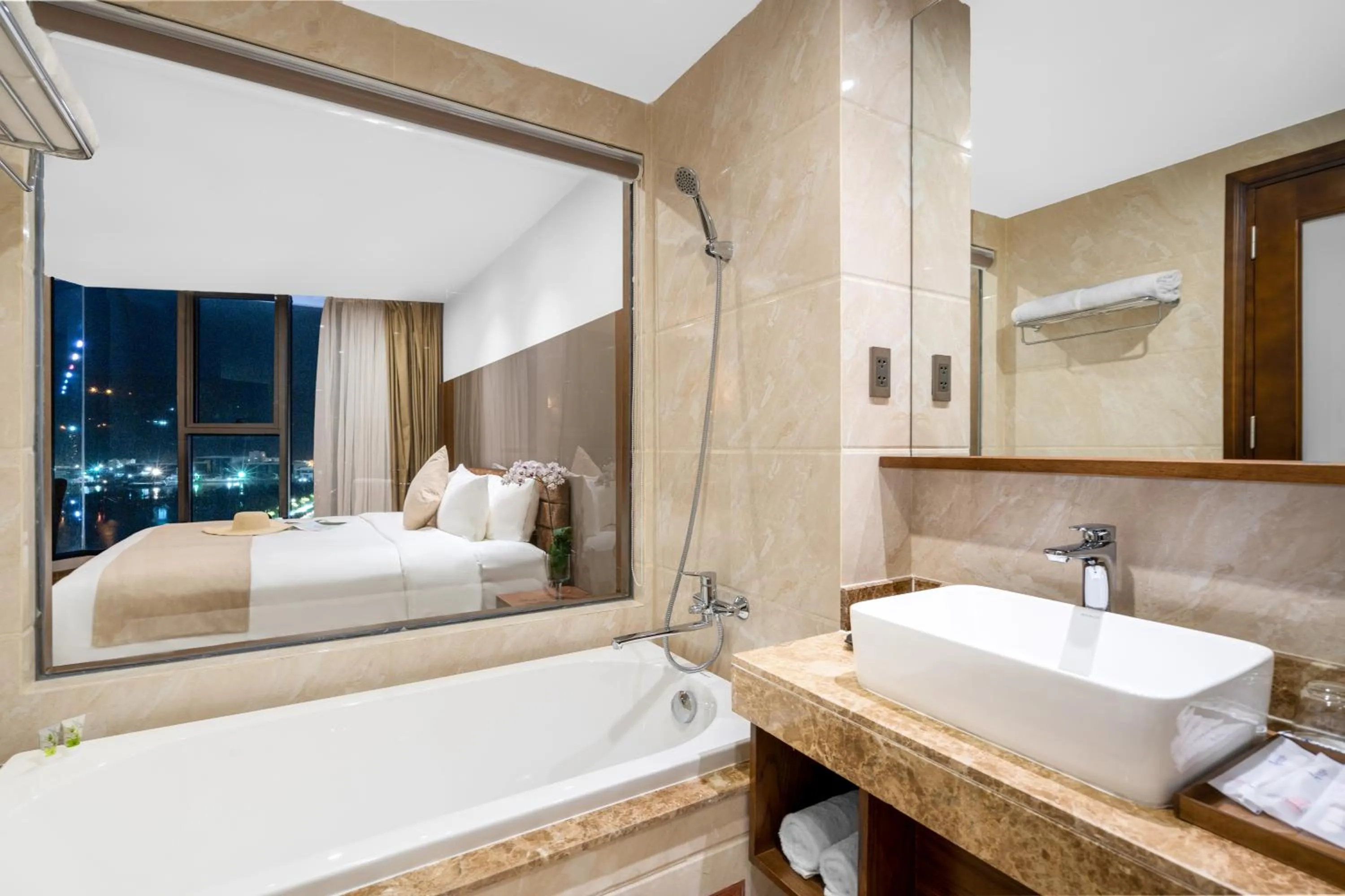Shower, Bed in Alan Sea Hotel Danang
