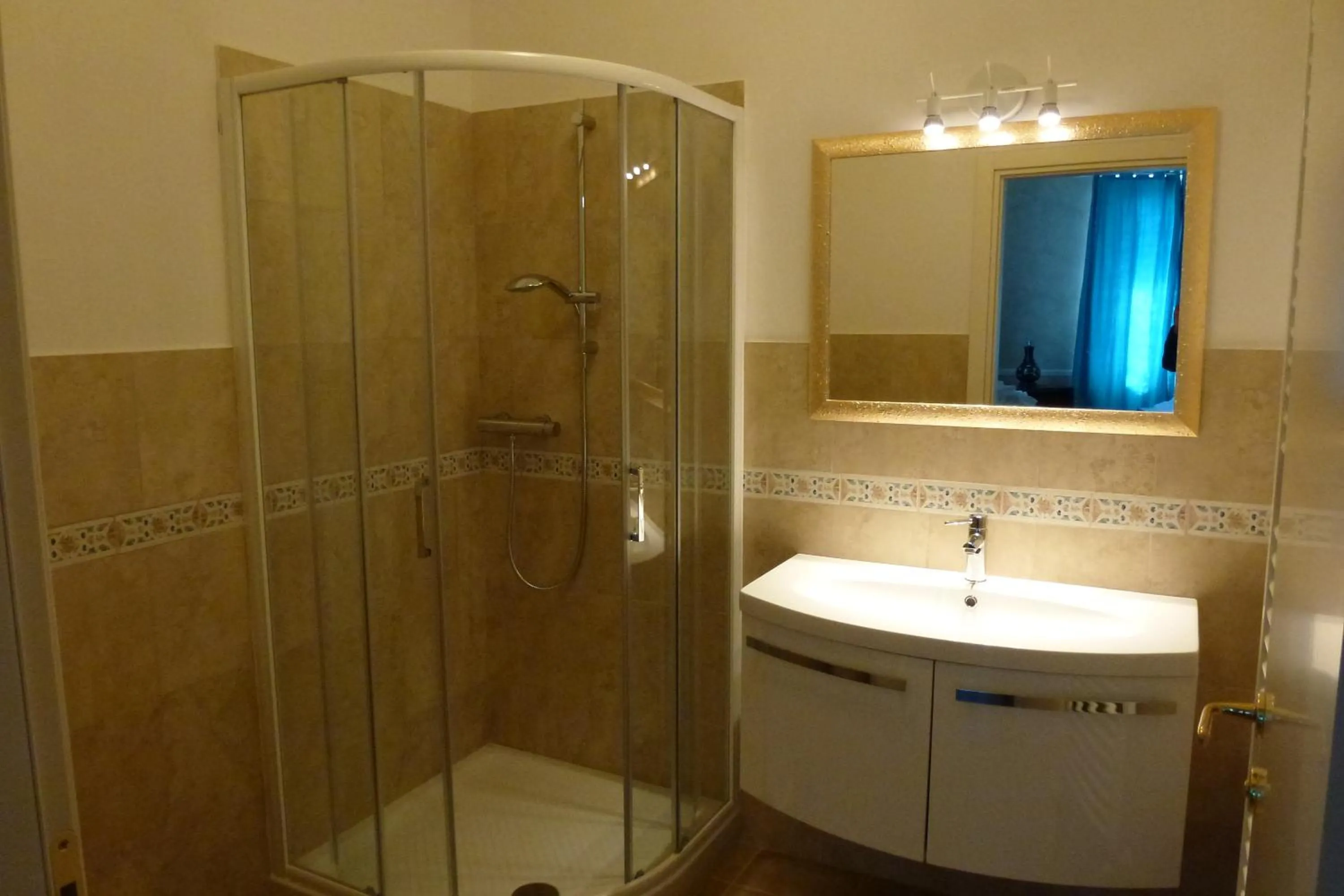 Shower in Lady Verona Residence