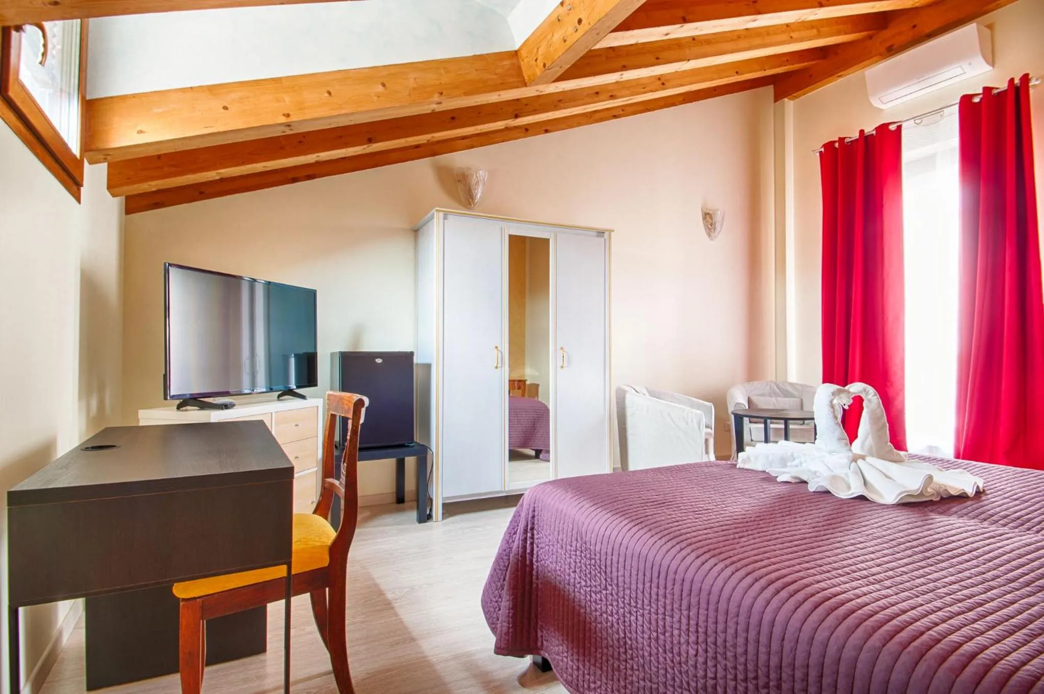 Bedroom, Bed in Lady Verona Residence