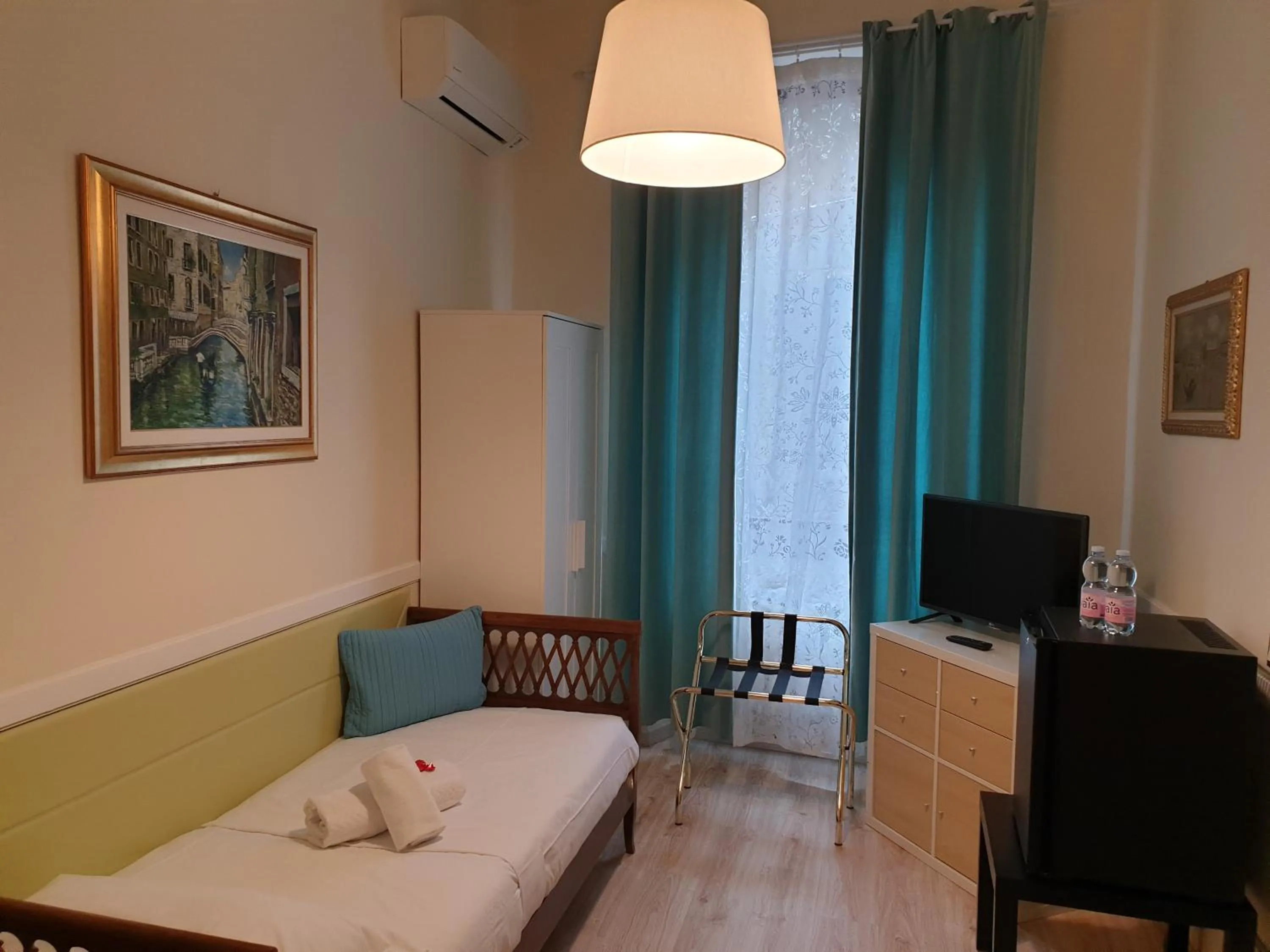 Photo of the whole room, Bed in Lady Verona Residence