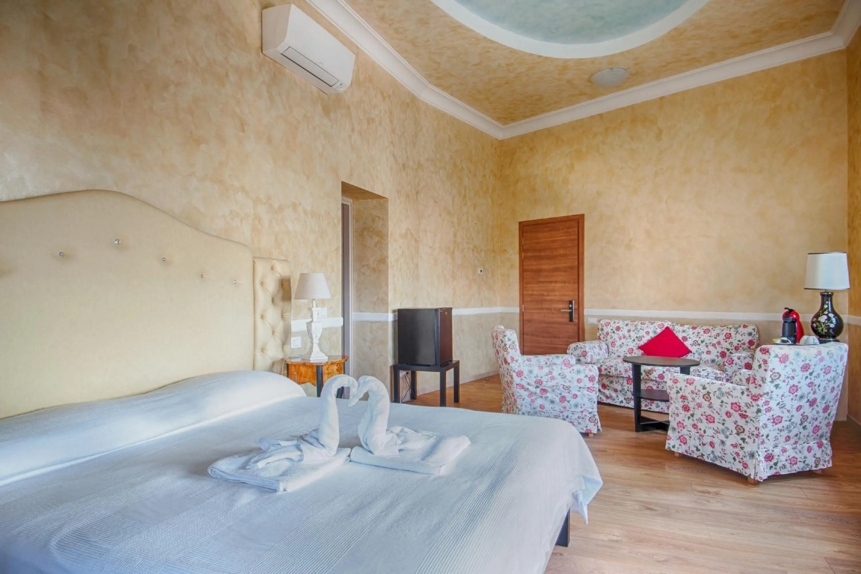 Bedroom, Bed in Lady Verona Residence