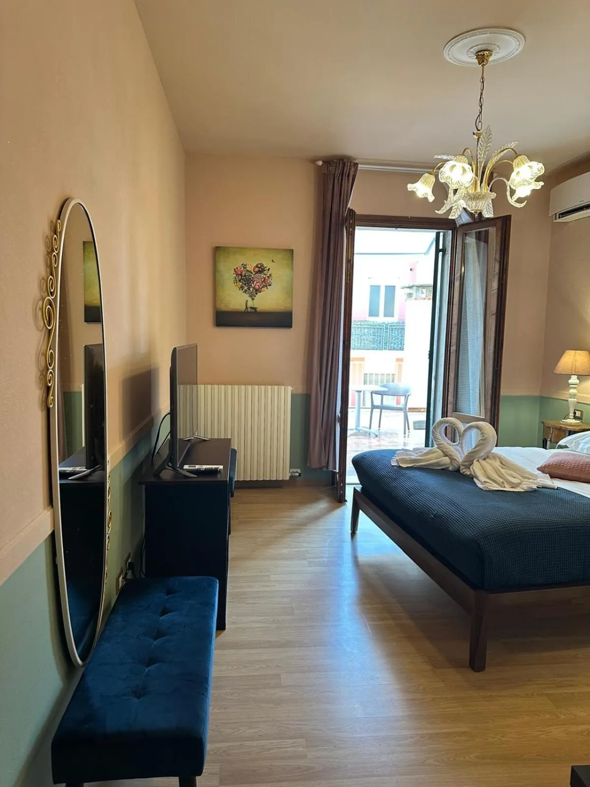 Balcony/Terrace, Bed in Lady Verona Residence