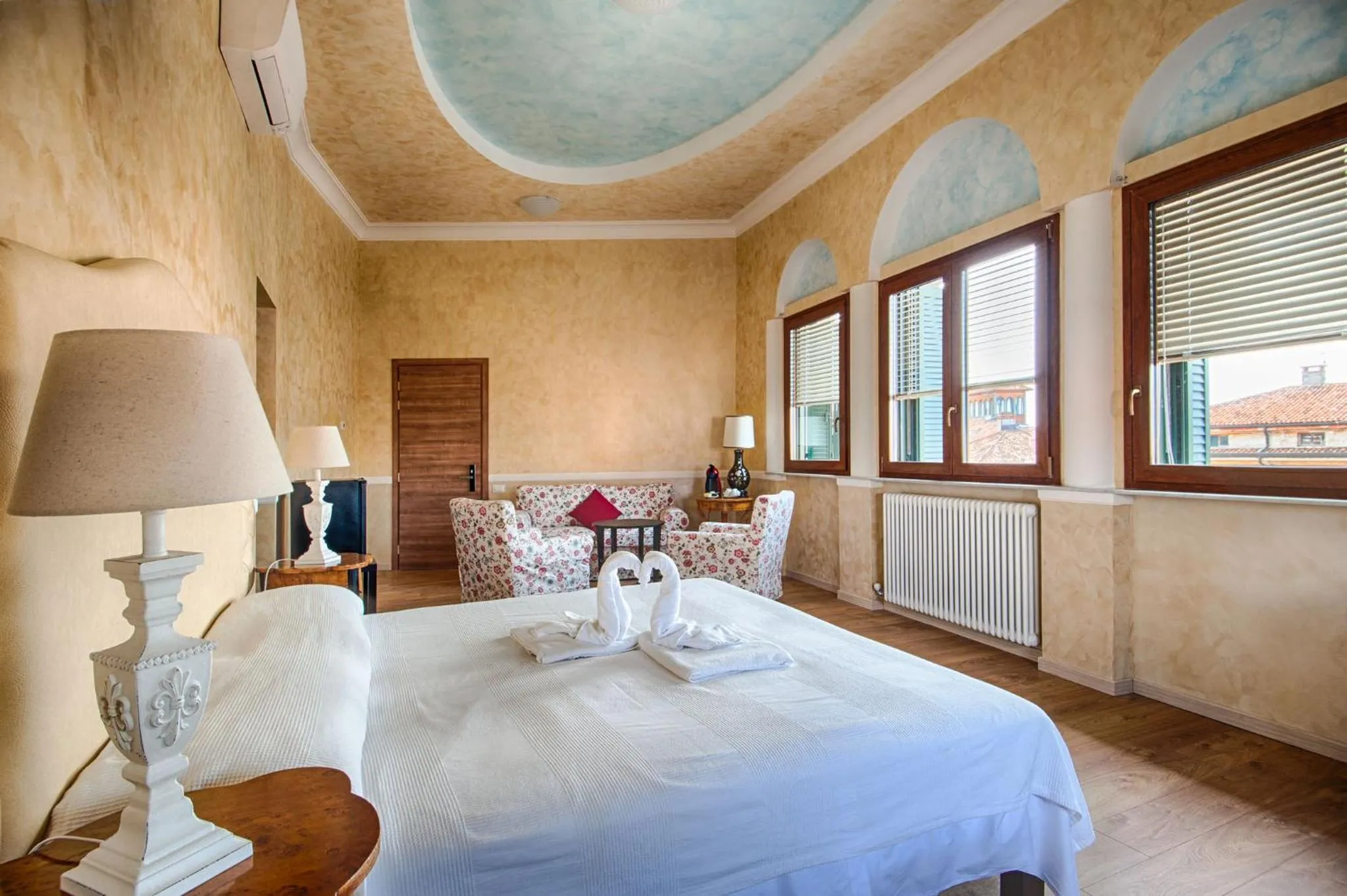 Bedroom, Bed in Lady Verona Residence