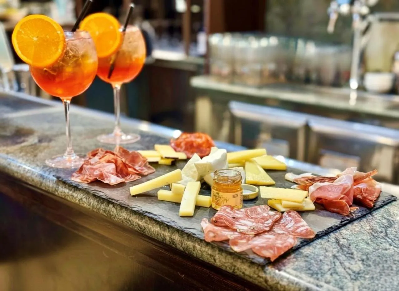 Restaurant/places to eat in Cardinal Hotel St. Peter