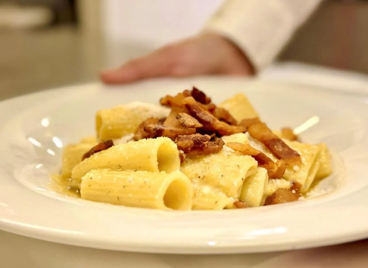 Restaurant/places to eat in Cardinal Hotel St. Peter