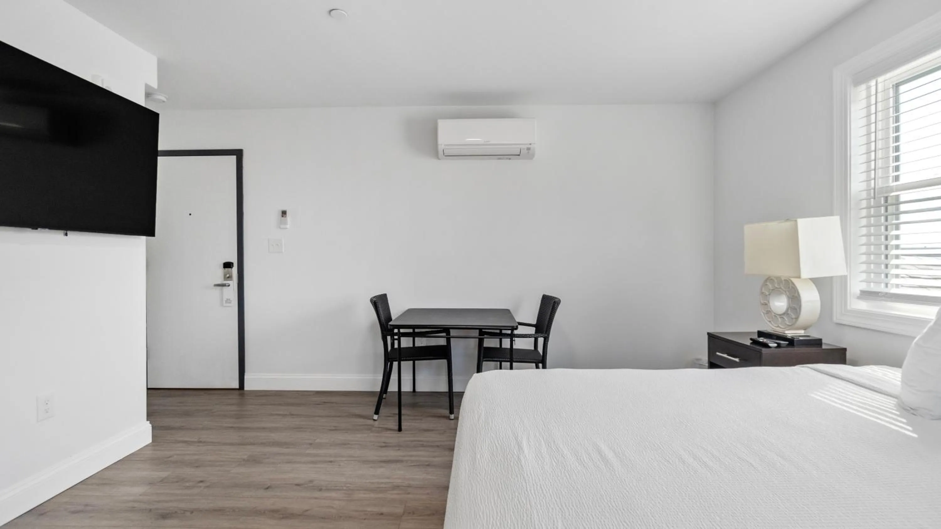 TV and multimedia, Bed in Safari Apartments