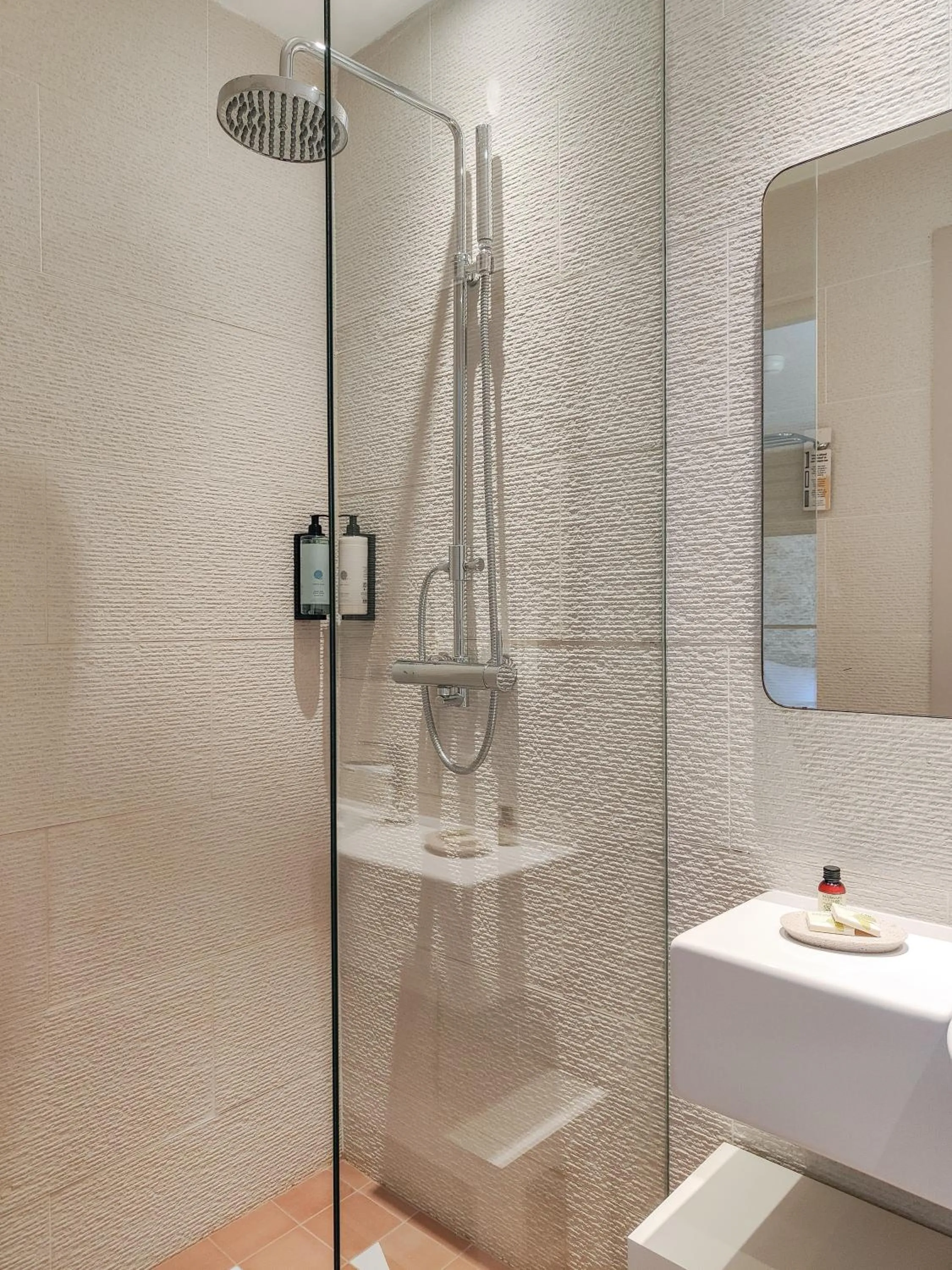 Bathroom in Hôtel Bor