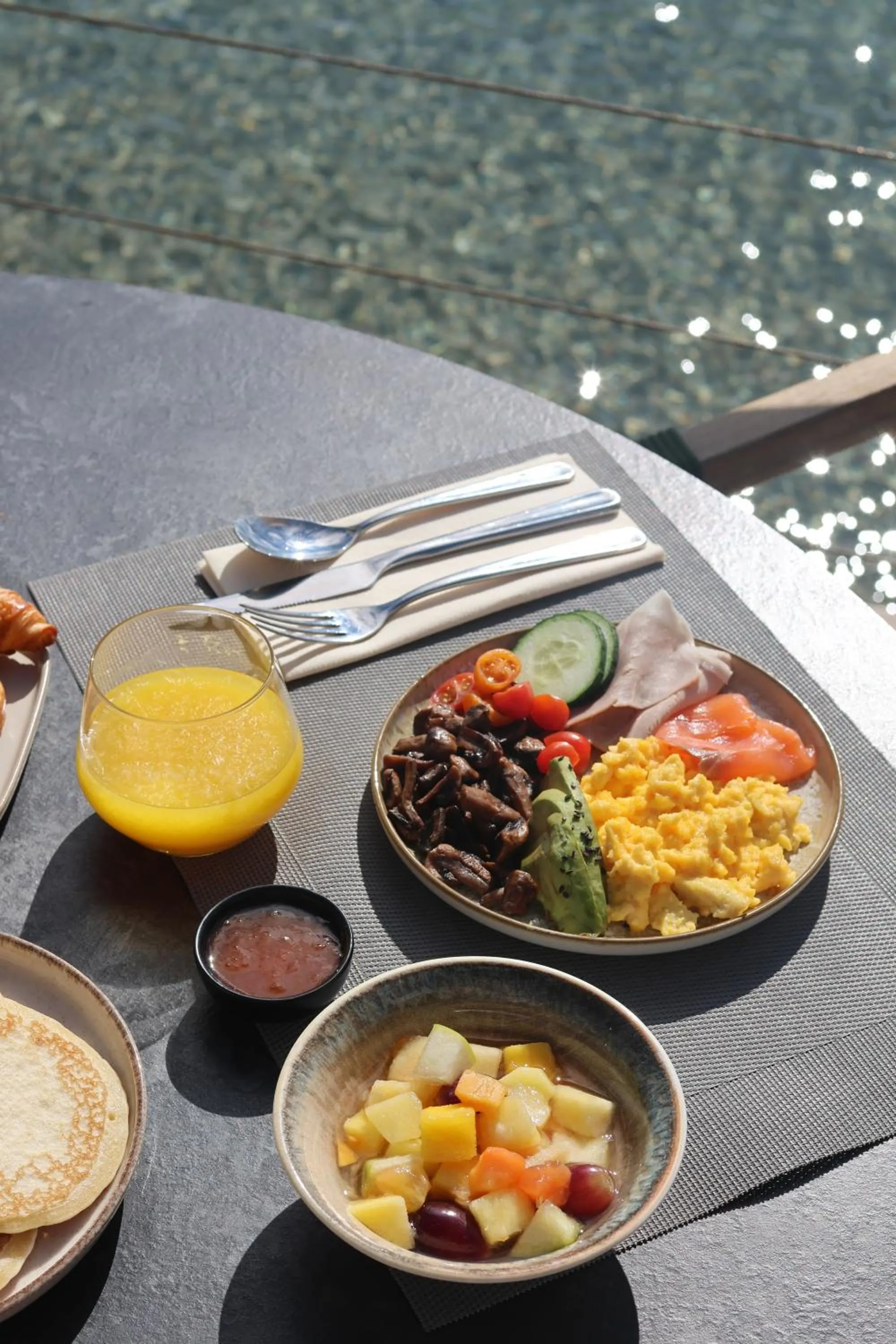Continental breakfast in Hôtel Bor