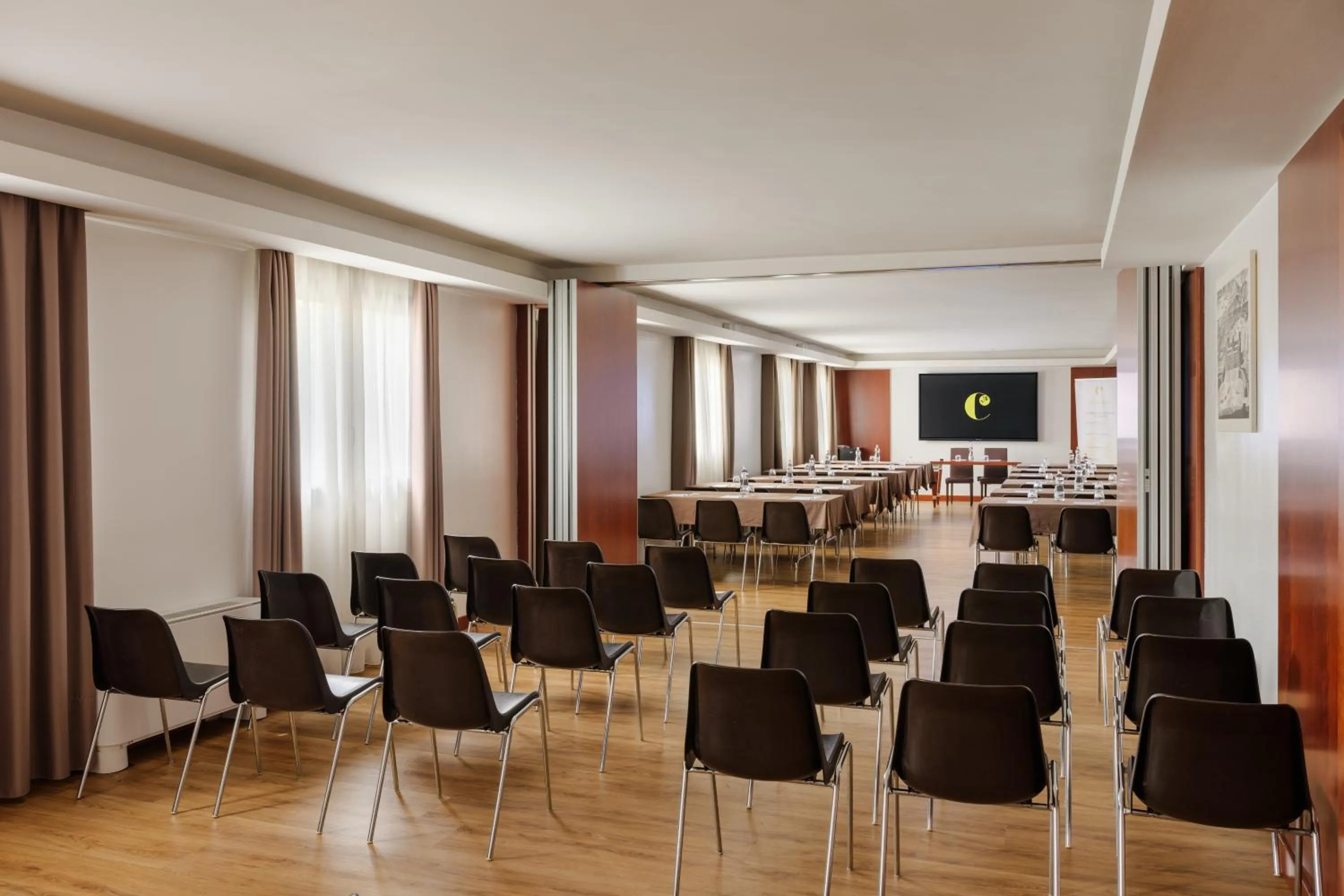 TV and multimedia in Hotel dei Cavalieri Caserta - La Reggia