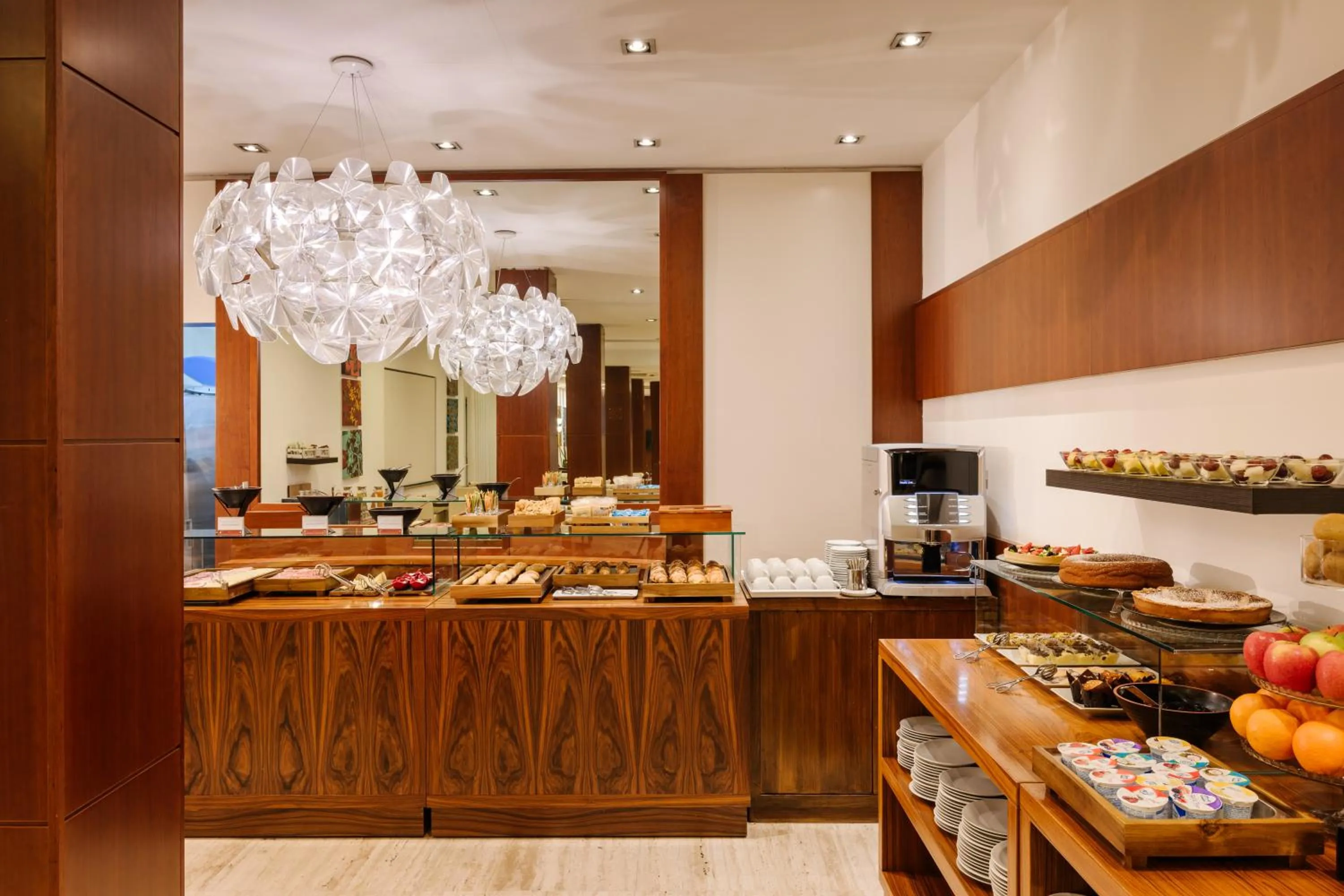 Restaurant/places to eat in Hotel dei Cavalieri Caserta - La Reggia