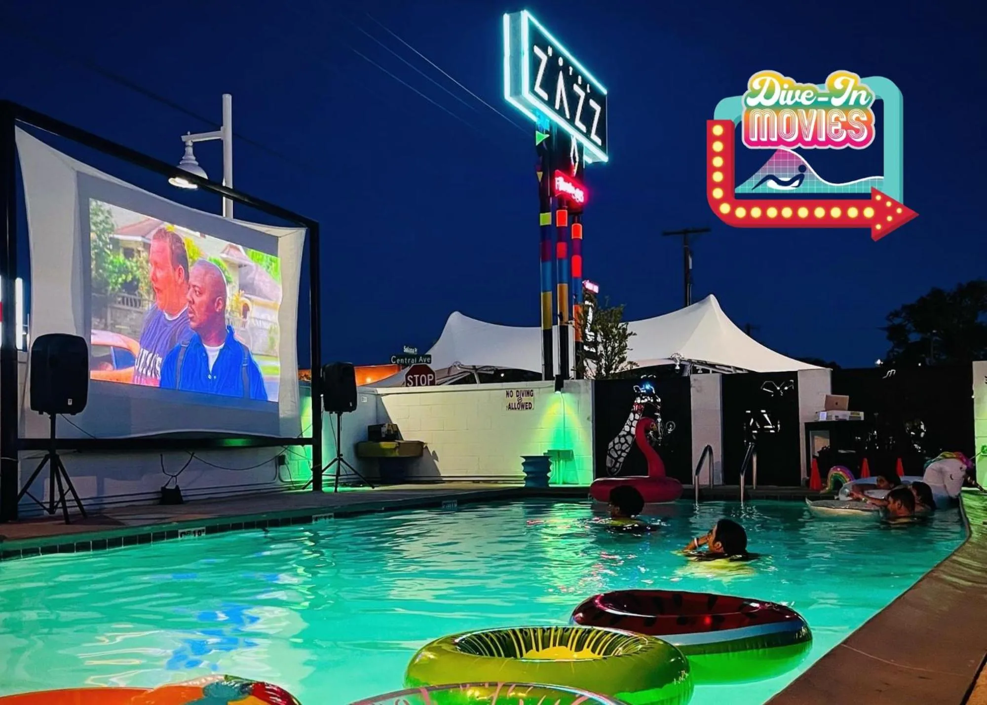 Swimming pool in Hotel ZAZZ