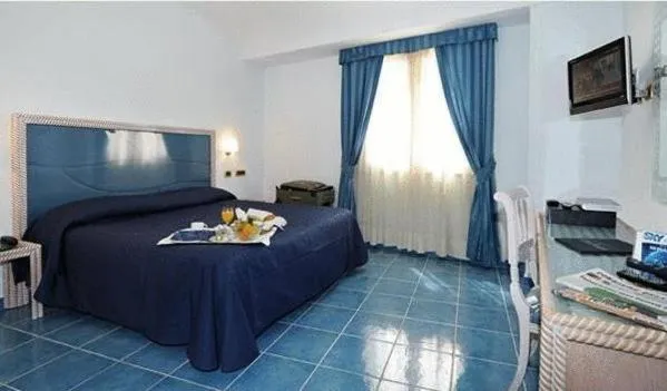 Photo of the whole room, Bed in Aragona Palace Hotel & Spa