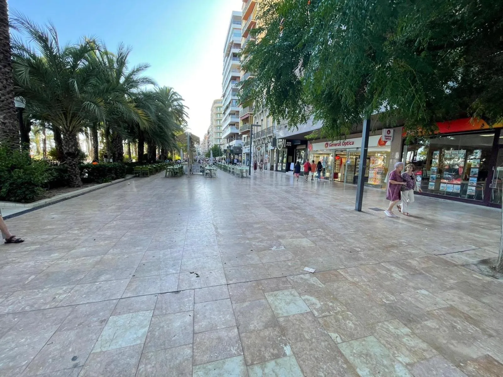 Neighbourhood in Ventura Premium