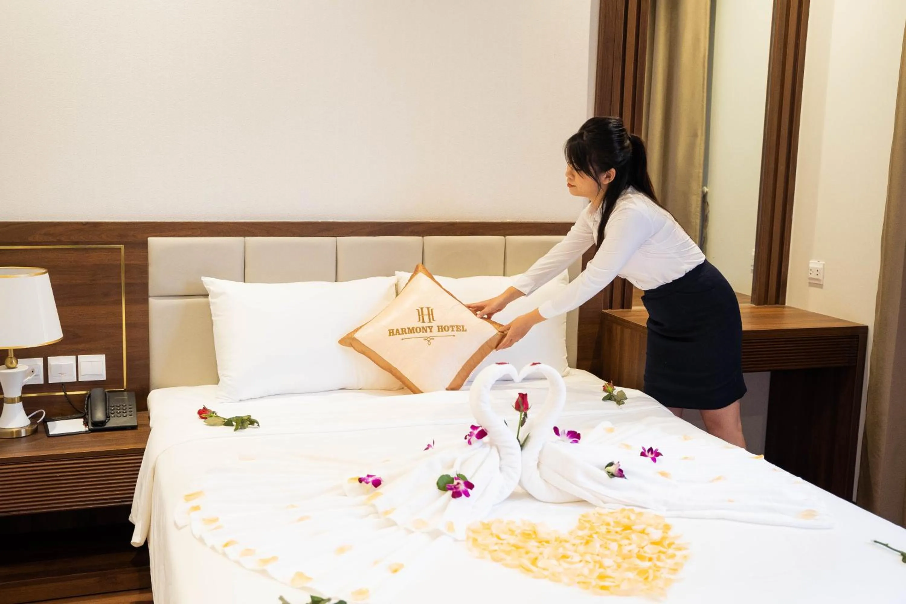 room service, Bed in Harmony HaLong Hotel