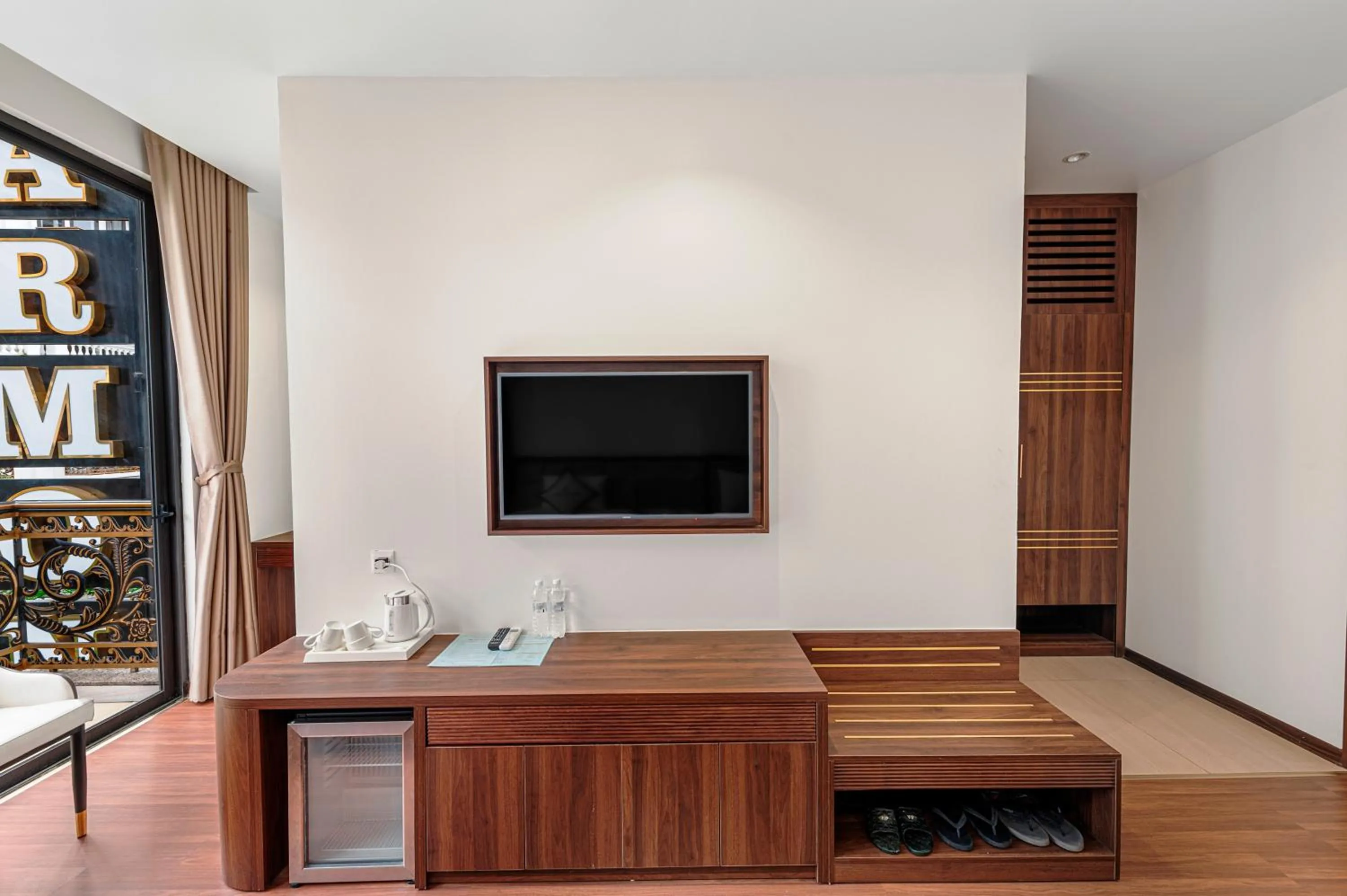 TV and multimedia in Harmony HaLong Hotel