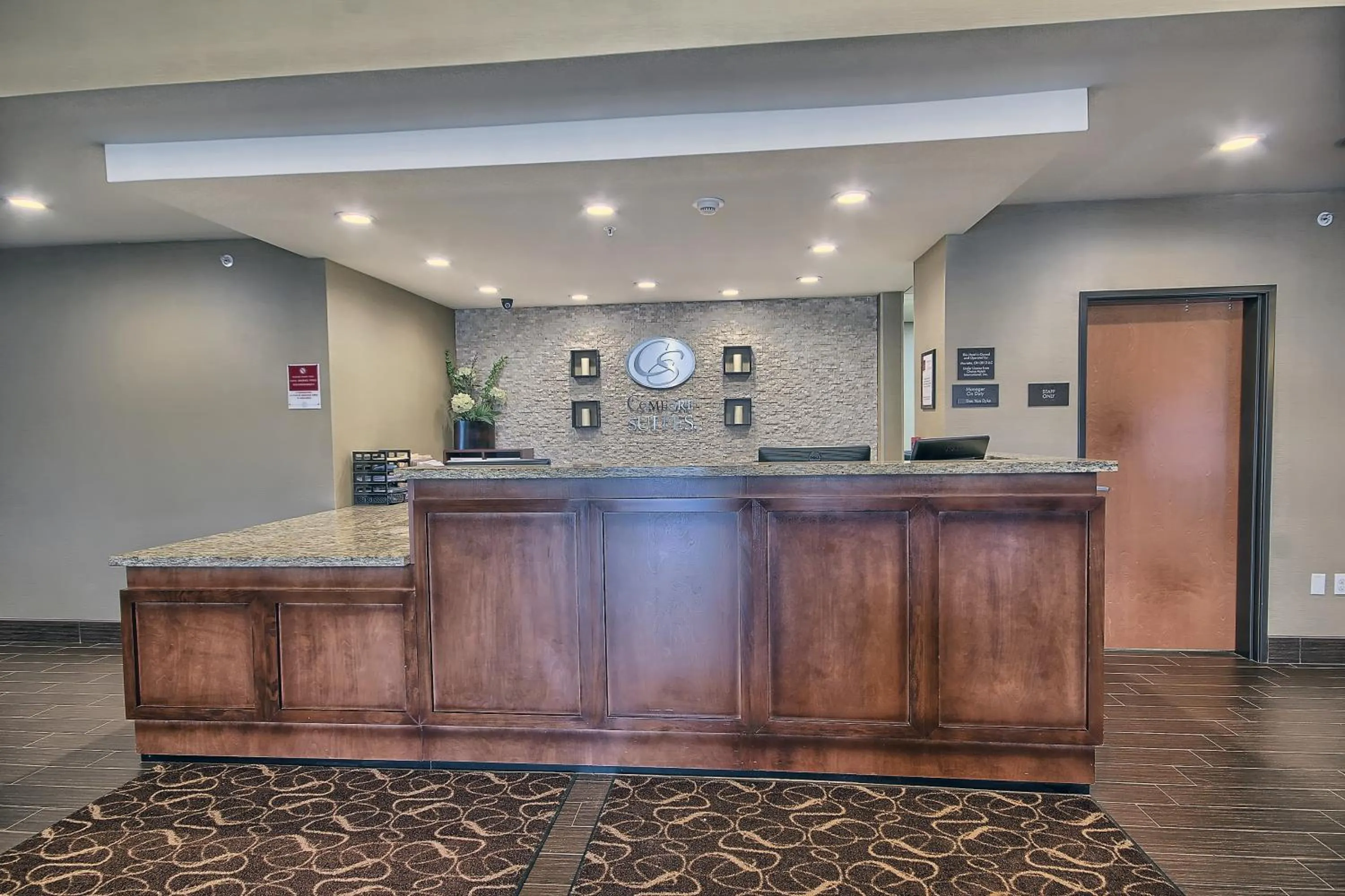 Lobby or reception in Comfort Suites Marietta-Parkersburg