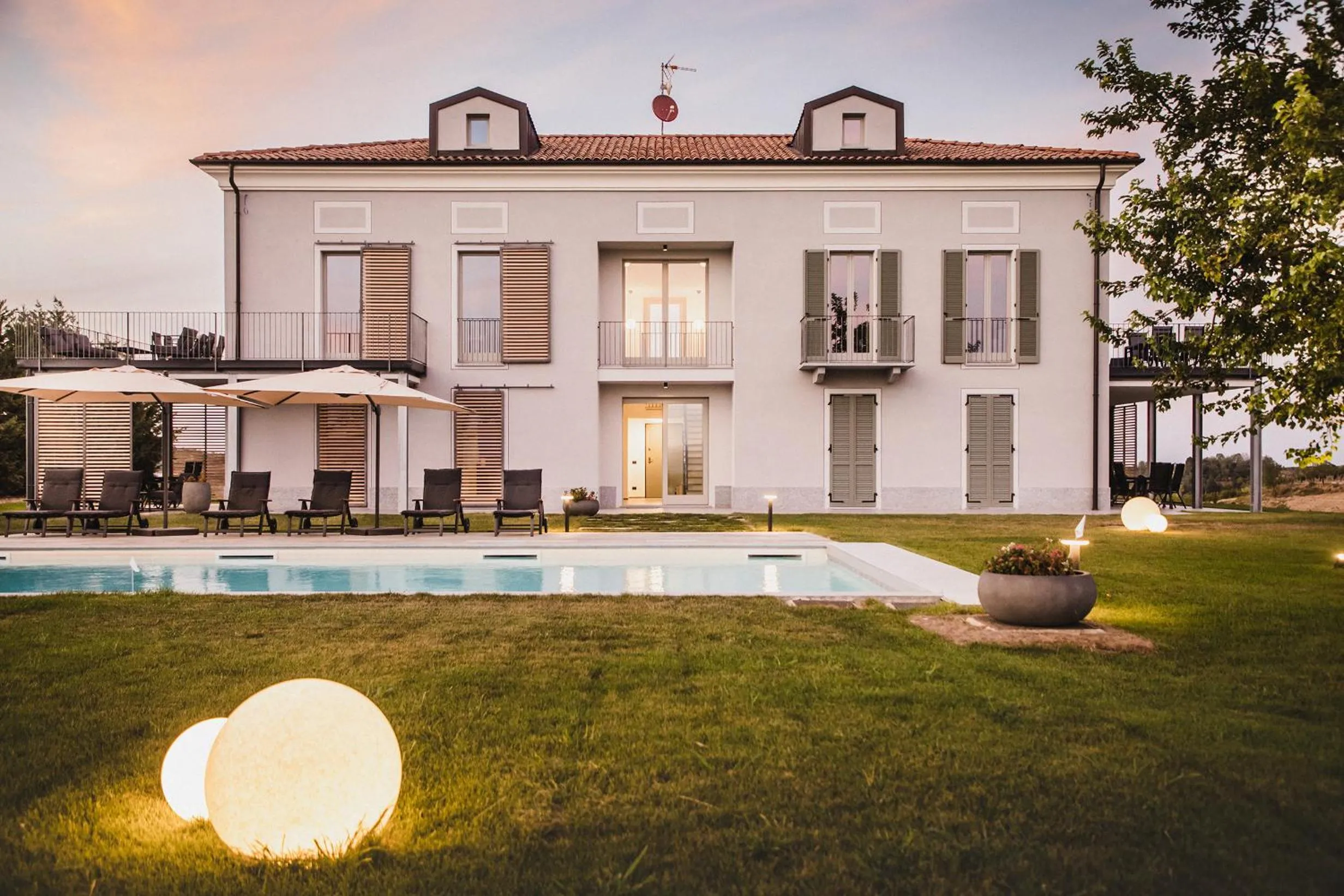Swimming pool in Villa Vinory Bricco di Nizza